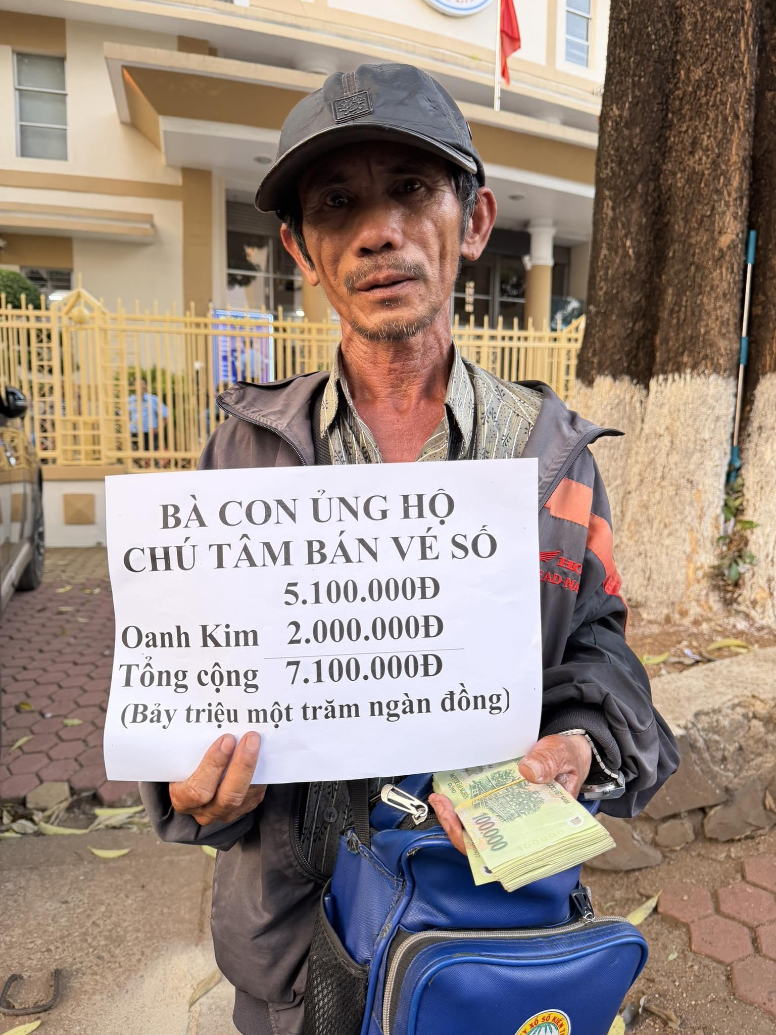 Mất 6 triệu đồng, cộng đồng giúp đỡ người bán vé số già 21 triệu - Ảnh 2.