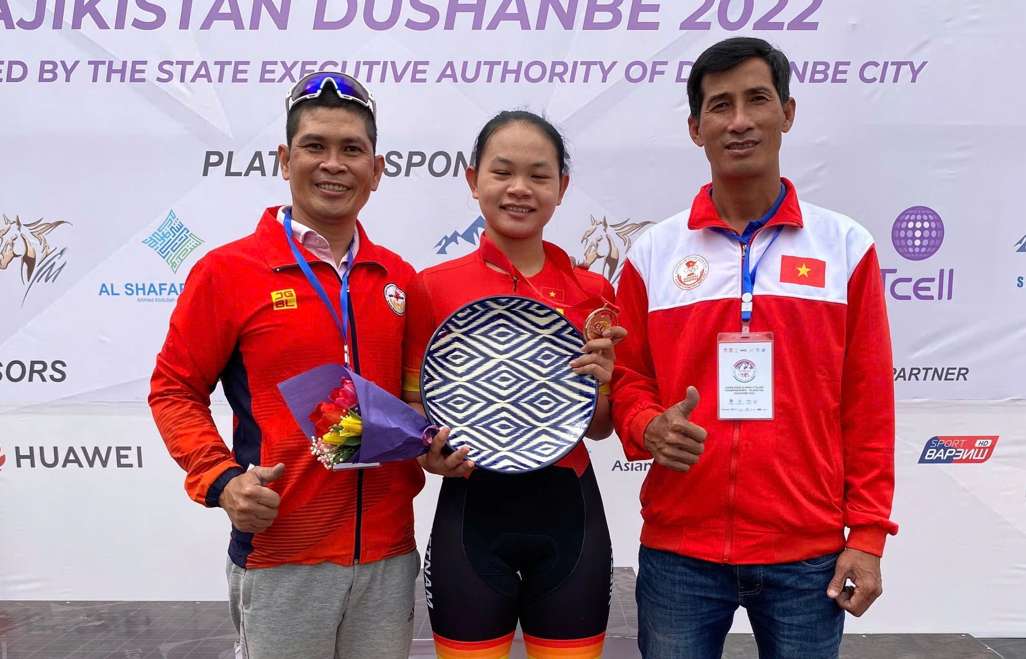 Huyền thoại xe đạp Mai Công Hiếu: Lan tỏa thông điệp hòa bình từ những vòng quay- Ảnh 3. Huyền thoại xe đạp Mai Công Hiếu: Lan tỏa thông điệp hòa bình từ những vòng quay- Ảnh 3.