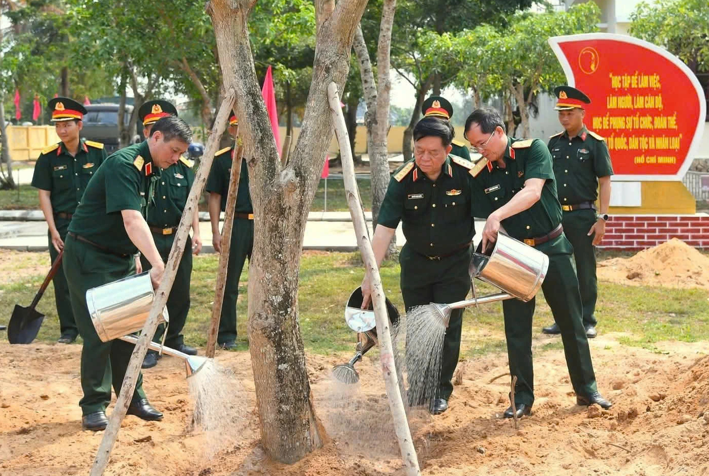Đại tướng Nguyễn Trọng Nghĩa thăm Trường Thiếu sinh qu&acirc;n, nhấn mạnh 'ươm mầm' c&aacute;n bộ trẻ - Ảnh 1.