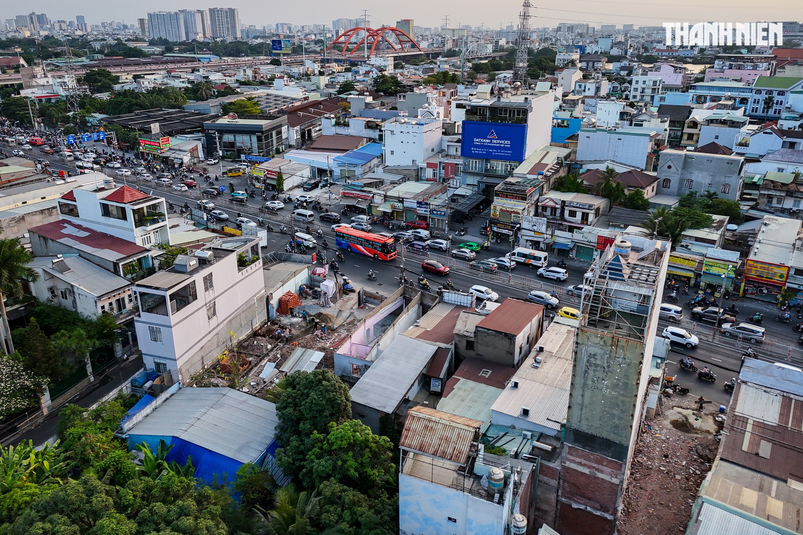 Người d&acirc;n TP.HCM dỡ nh&agrave;, nhường đất mở rộng quốc lộ 13 sau nhiều lần chậm trễ - Ảnh 1.