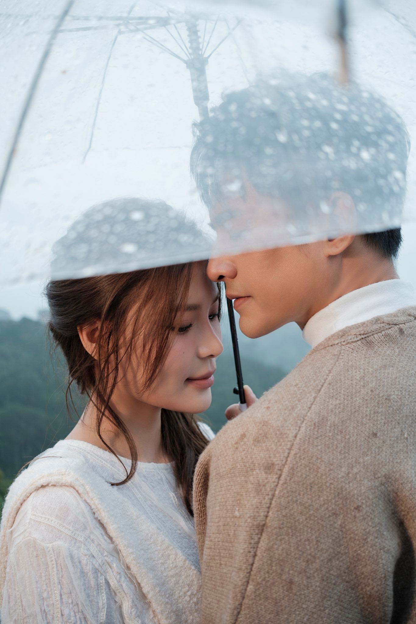 Lương Thế Th&agrave;nh kỷ niệm 10 năm h&ocirc;n nh&acirc;n, n&oacute;i về vai diễn g&acirc;y tranh c&atilde;i - Ảnh 1.