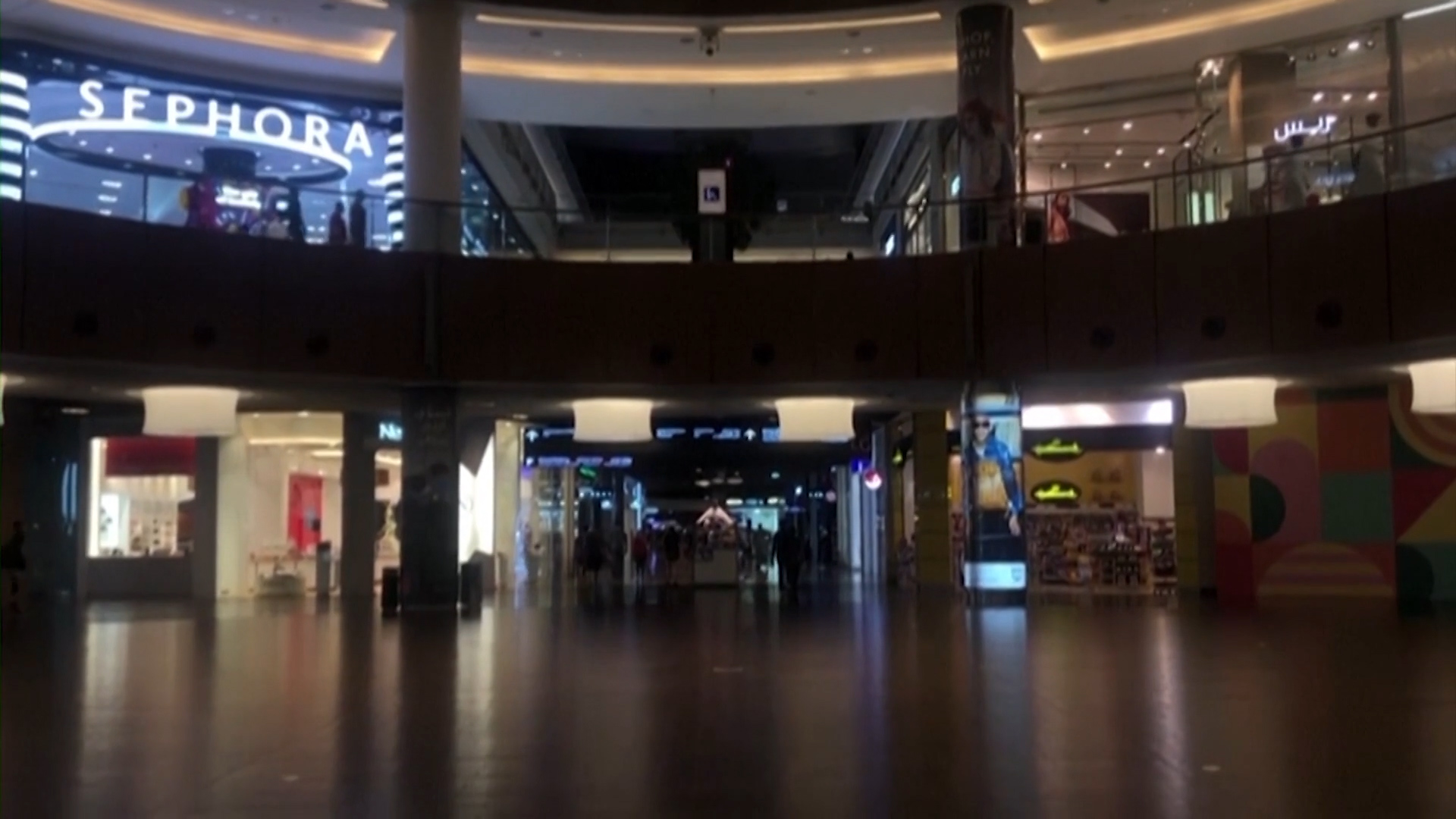 Các thương hiệu xa xỉ gặp khó khăn ở UAE do xung đột Iran - Ảnh 1.