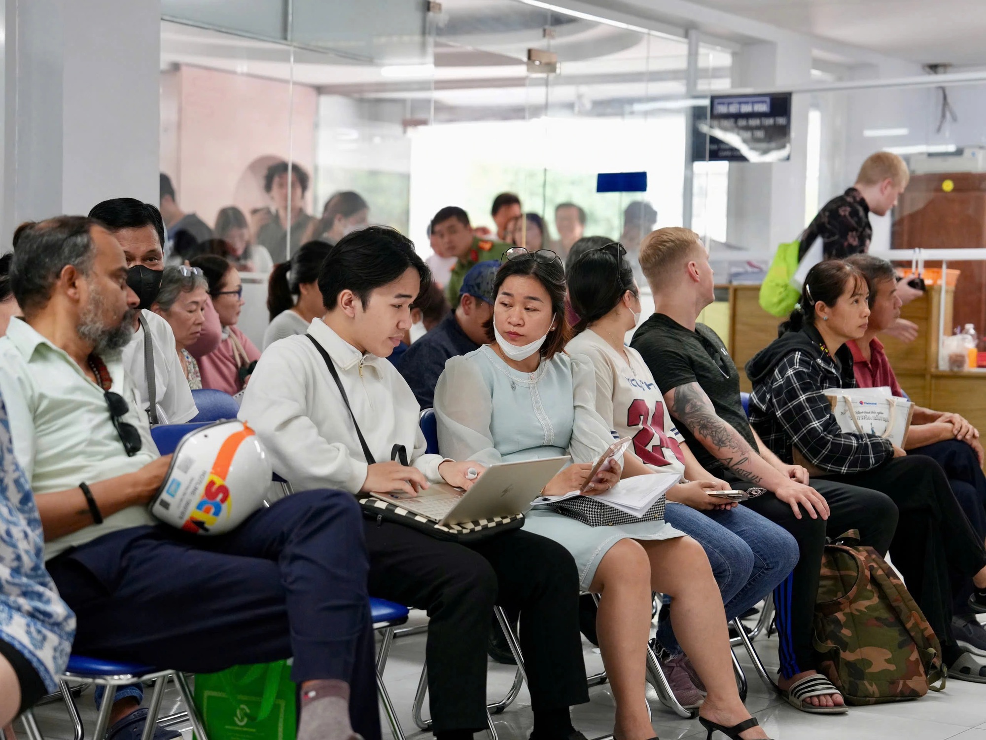 Cảnh b&aacute;o lừa đảo l&agrave;m hộ chiếu tr&ecirc;n mạng: Nguy cơ mất dữ liệu c&aacute; nh&acirc;n - Ảnh 1.