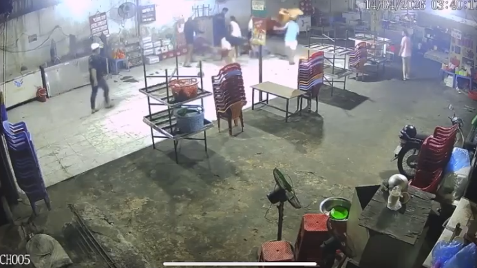 Công an TP.HCM vào cuộc vụ thanh niên bị nhóm người đánh đến nhập viện - Ảnh 1.