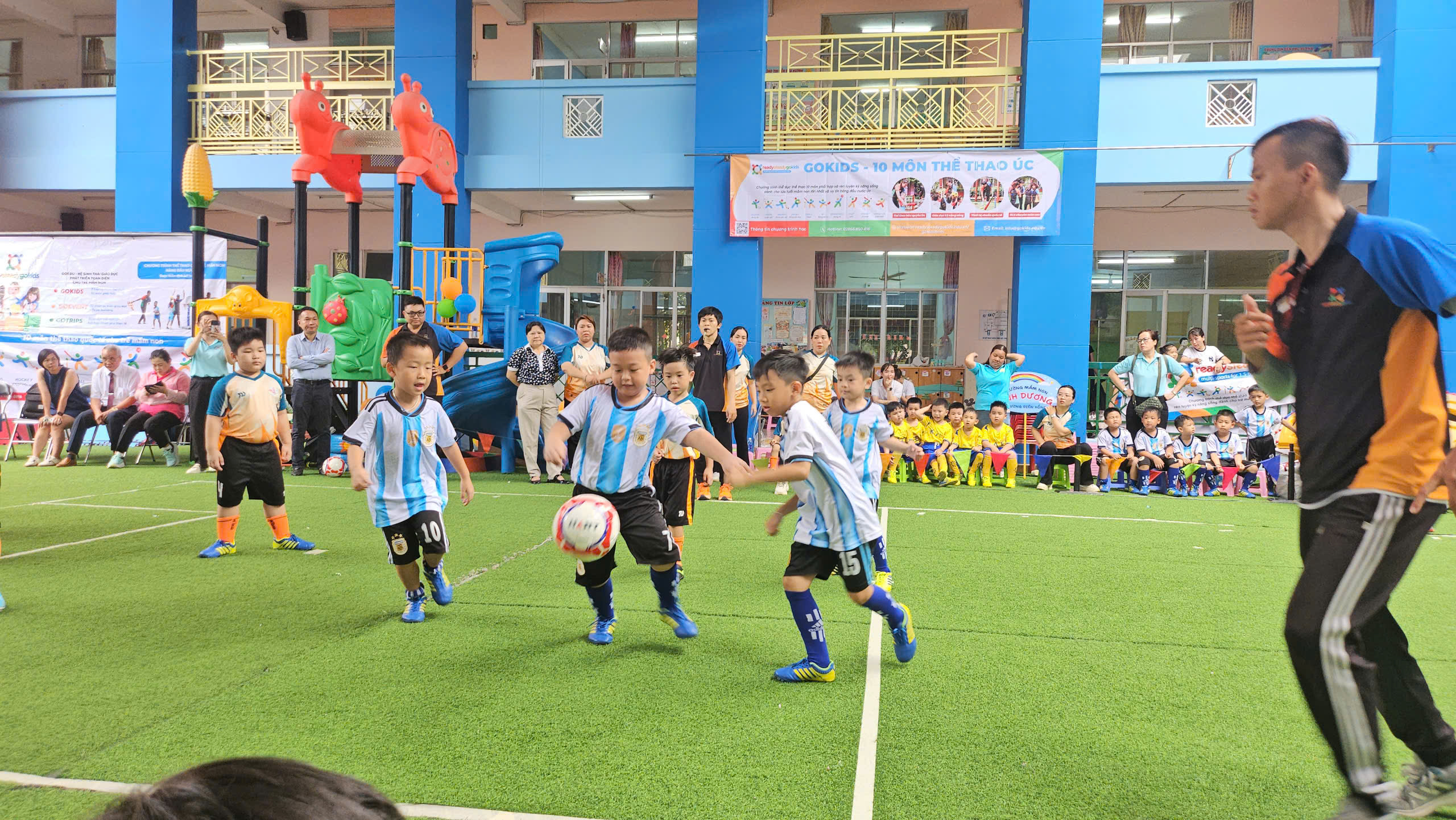 Vui như xem trẻ mầm non thi đấu thể thao - Ảnh 10.