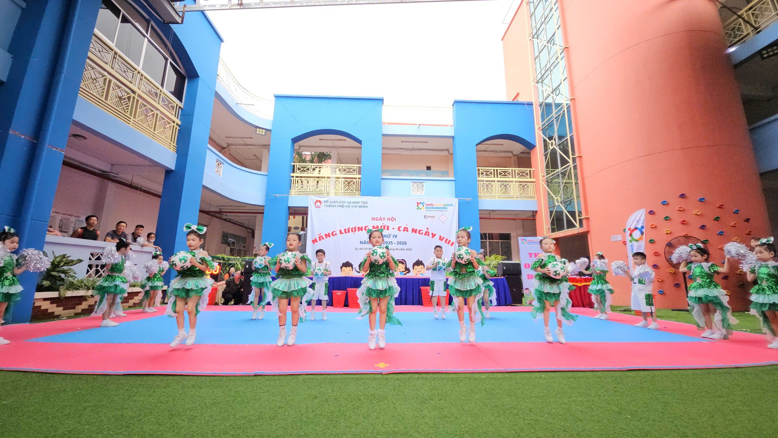 Vui như xem trẻ mầm non thi đấu thể thao - Ảnh 4.