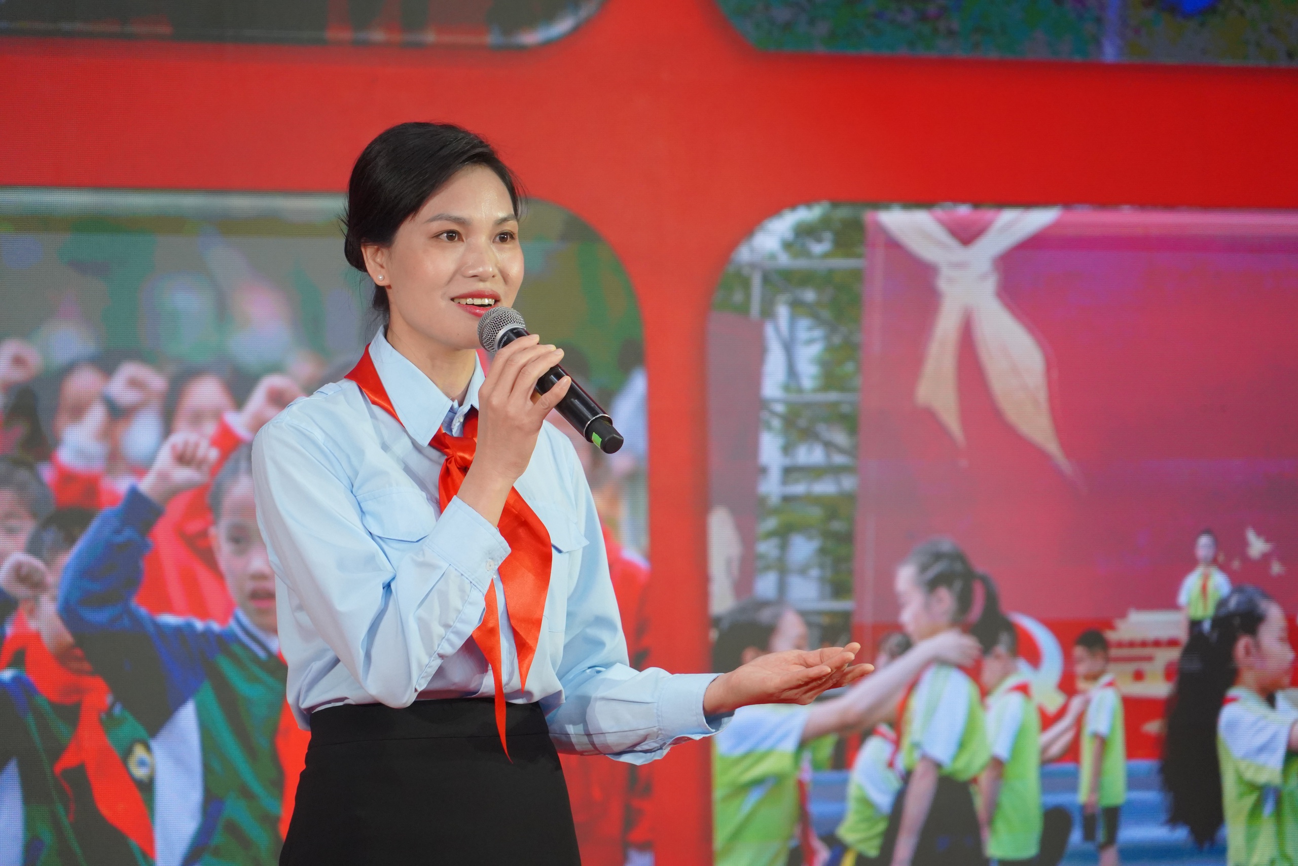 Gắn kết hữu nghị, ‘gen đỏ’ sẽ được truyền cho thế hệ mai sau- Ảnh 5. Gắn kết hữu nghị, ‘gen đỏ’ sẽ được truyền cho thế hệ mai sau- Ảnh 5.