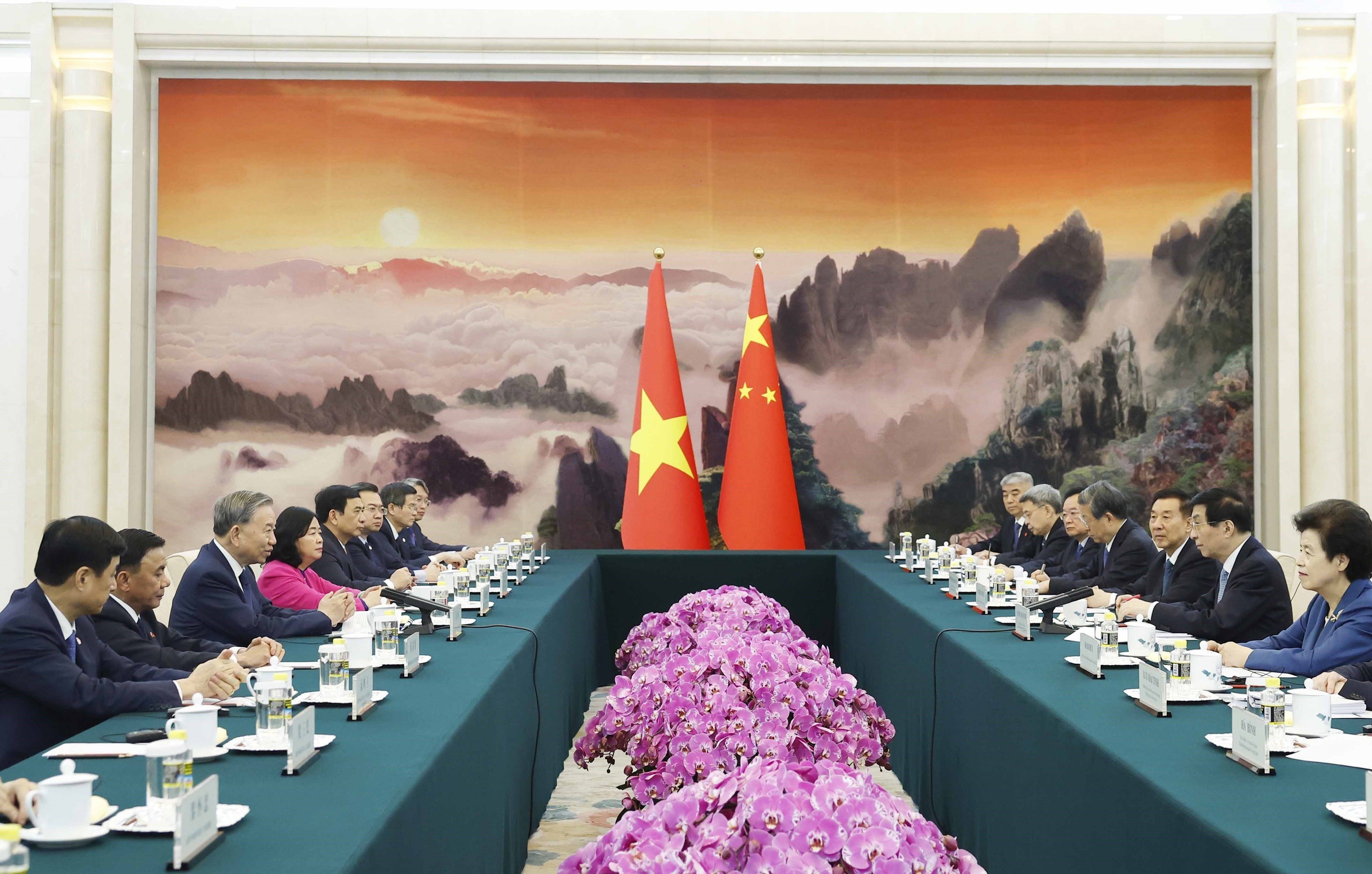 Tổng Bí thư, Chủ tịch nước Tô Lâm hội kiến Chủ tịch Chính hiệp Trung Quốc- Ảnh 2. Tổng Bí thư, Chủ tịch nước Tô Lâm hội kiến Chủ tịch Chính hiệp Trung Quốc- Ảnh 2.