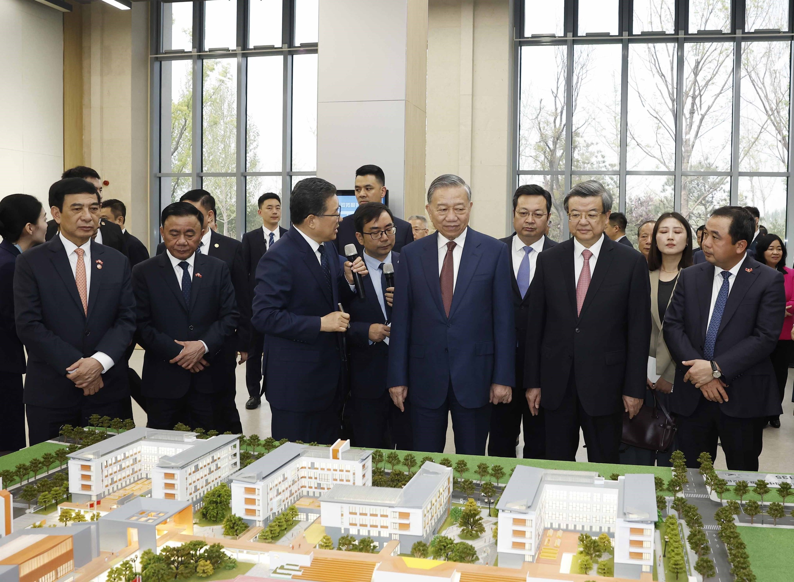 Tổng B&iacute; thư, Chủ tịch nước T&ocirc; L&acirc;m thăm khu mới H&ugrave;ng An, Trung Quốc- Ảnh 1.