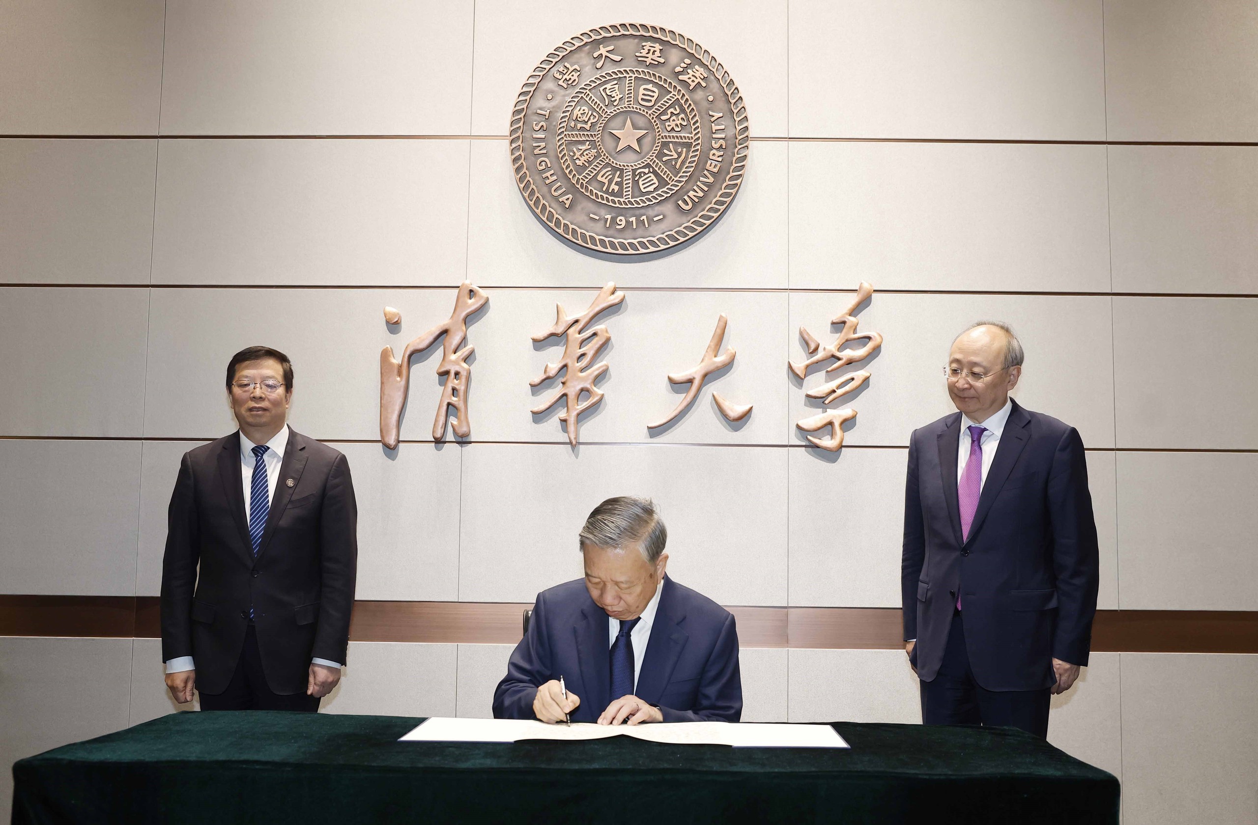 Tổng Bí thư, Chủ tịch nước Tô Lâm phát biểu chính sách tại Đại học Thanh Hoa- Ảnh 3. Tổng Bí thư, Chủ tịch nước Tô Lâm phát biểu chính sách tại Đại học Thanh Hoa- Ảnh 3.