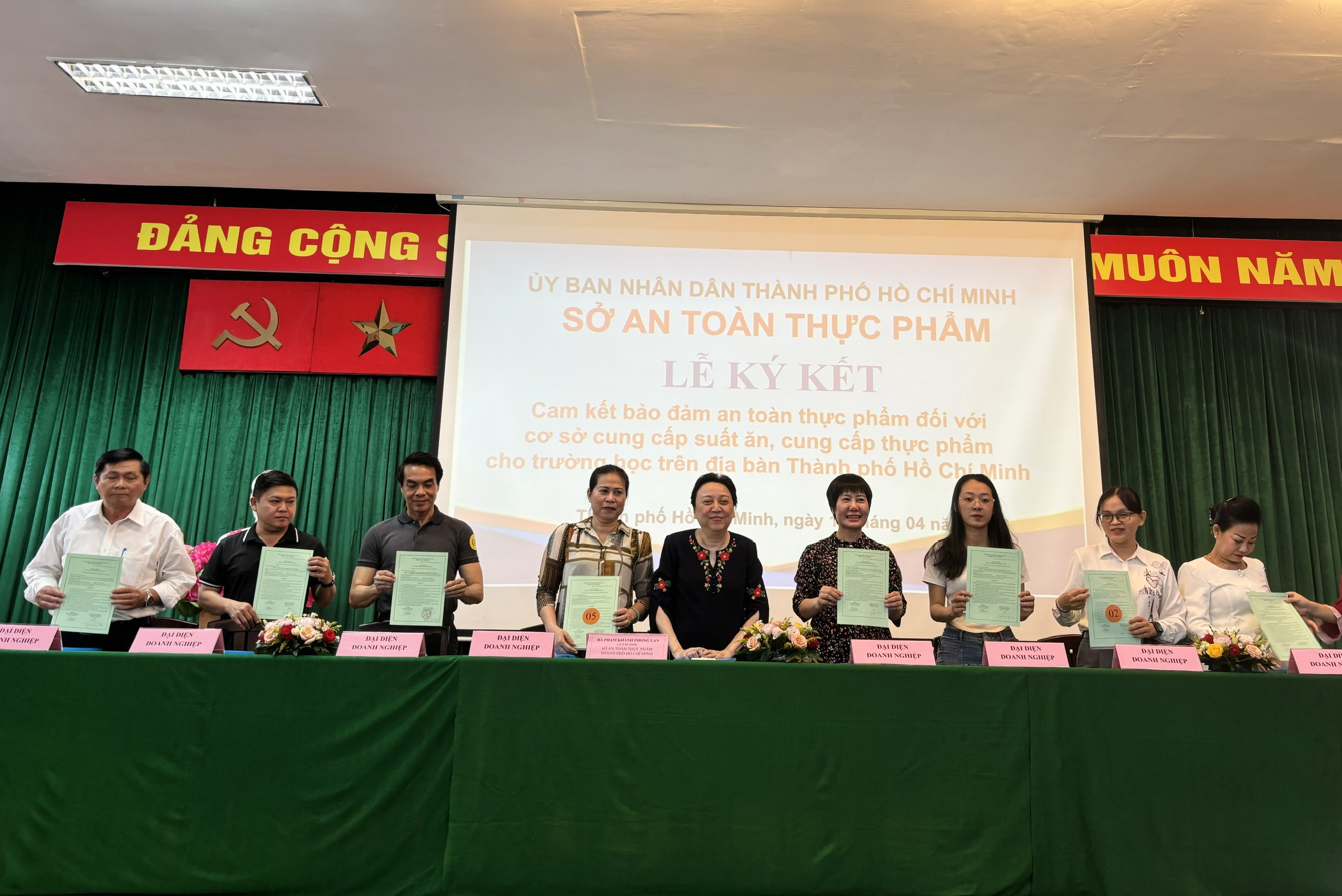 Bà Phạm Khánh Phong Lan:'Nhiều nơi được báo trước, đến kiểm tra thì cái gì cũng tốt' - Ảnh 3.