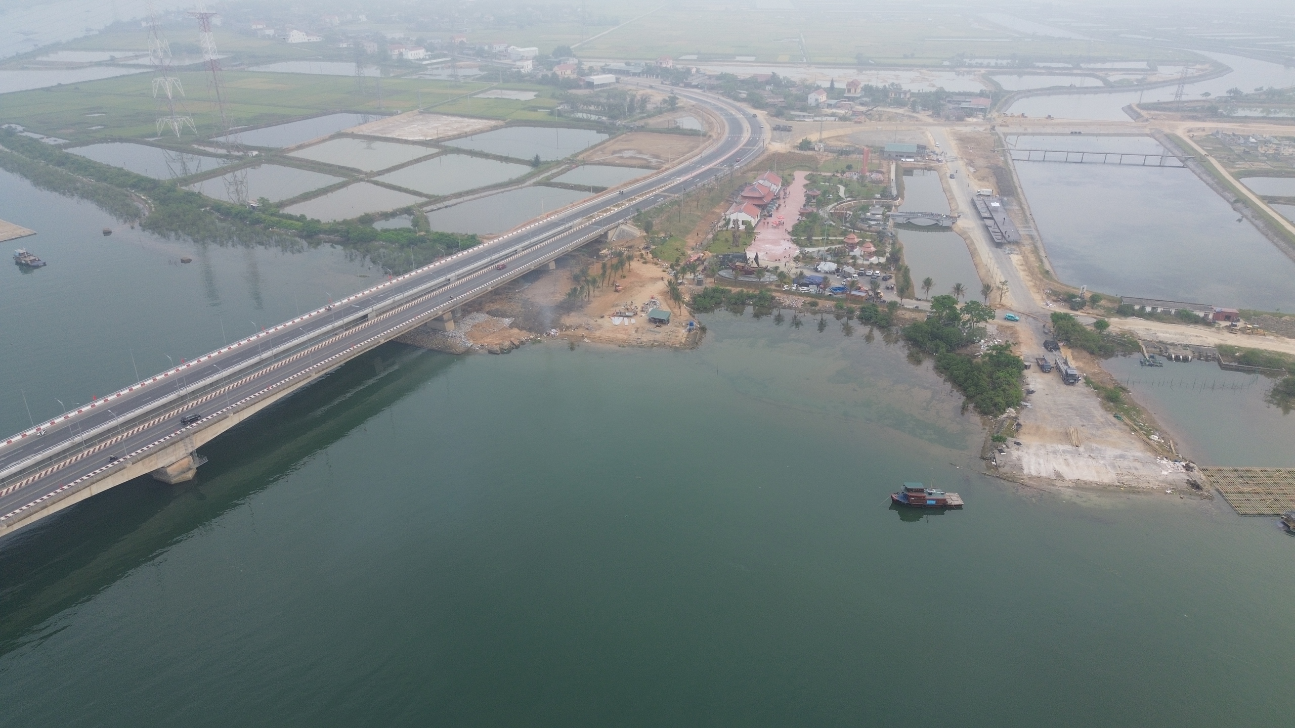 Bến ph&agrave; Gianh th&agrave;nh c&ocirc;ng vi&ecirc;n tưởng niệm, đ&aacute;nh thức k&yacute; ức t&agrave;u kh&ocirc;ng số huyền thoại- Ảnh 2.