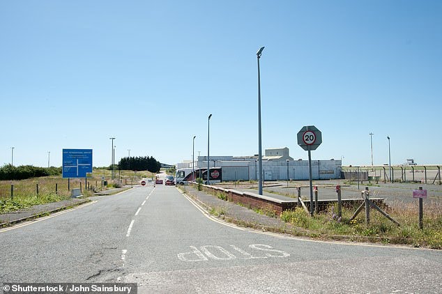 B&ecirc;n trong những 's&acirc;n bay ma' r&ugrave;ng rợn nhất thế giới - Ảnh 8.