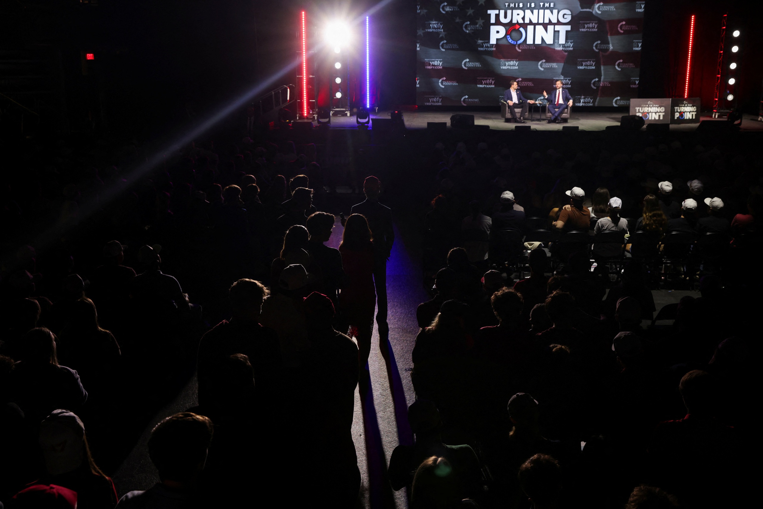 Phó tổng thống Mỹ nói không thể giải quyết sự ngờ vực với Iran sau một đêm - Ảnh 2.