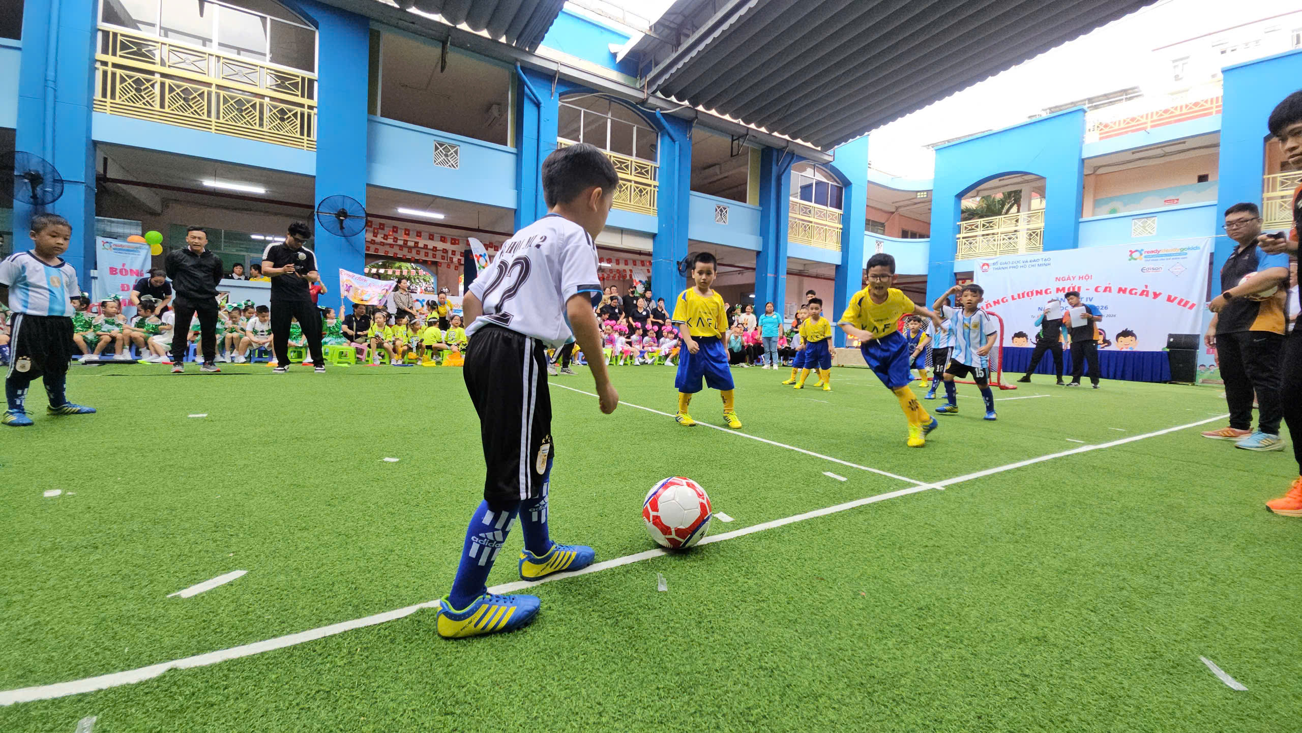 Vui như xem trẻ mầm non thi đấu thể thao - Ảnh 7.