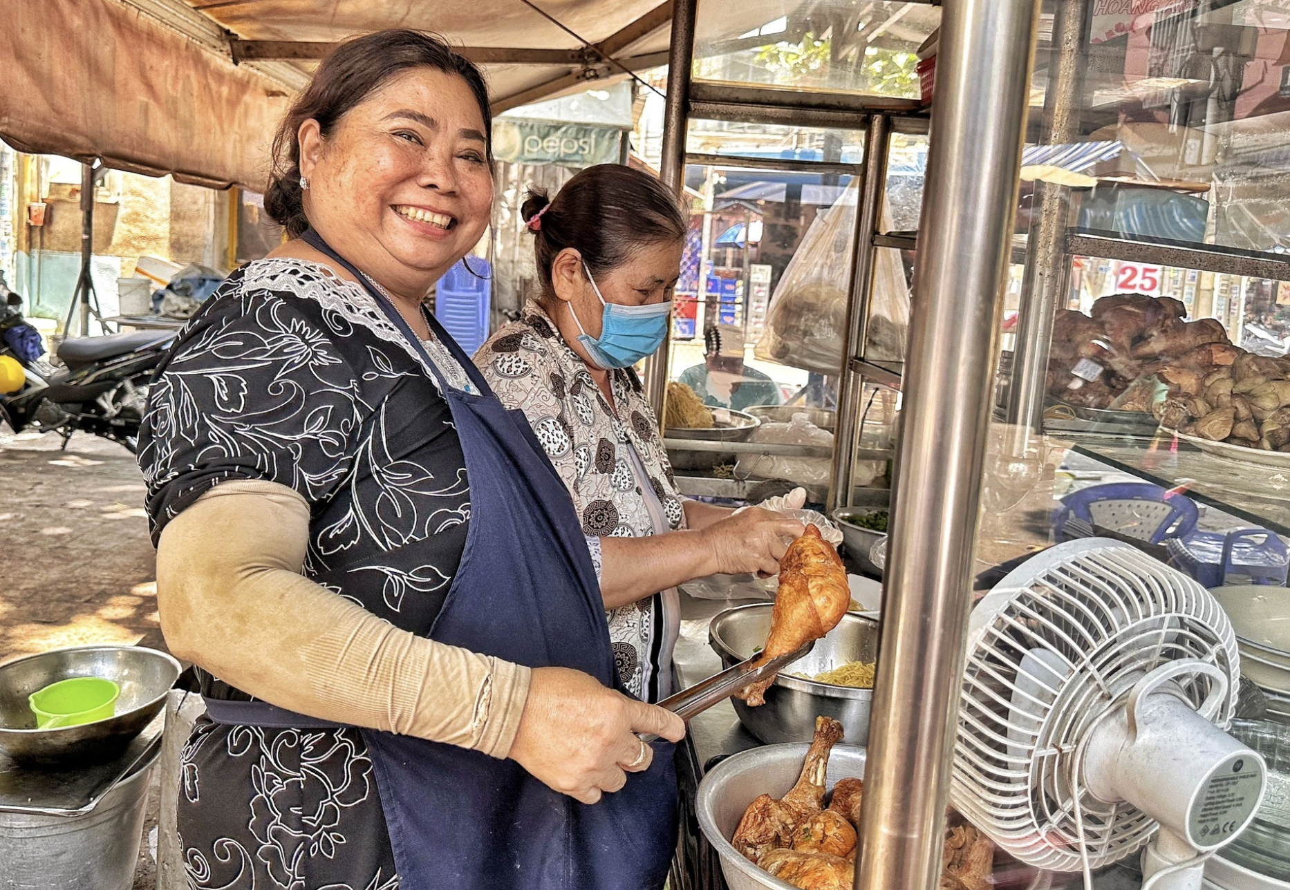 Qu&aacute;n ăn b&igrave;nh d&acirc;n ở TP.HCM nổi tiếng thế giới: B&agrave; chủ mất, qu&aacute;n giờ ra sao? - Ảnh 4.