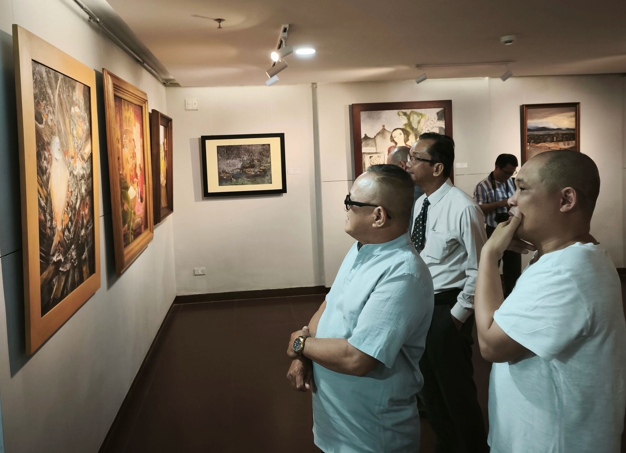 'Nghệ sĩ Đà Nẵng từng bước thu hẹp khoảng cách với các trung tâm mỹ thuật lớn'- Ảnh 3. 'Nghệ sĩ Đà Nẵng từng bước thu hẹp khoảng cách với các trung tâm mỹ thuật lớn'- Ảnh 3.