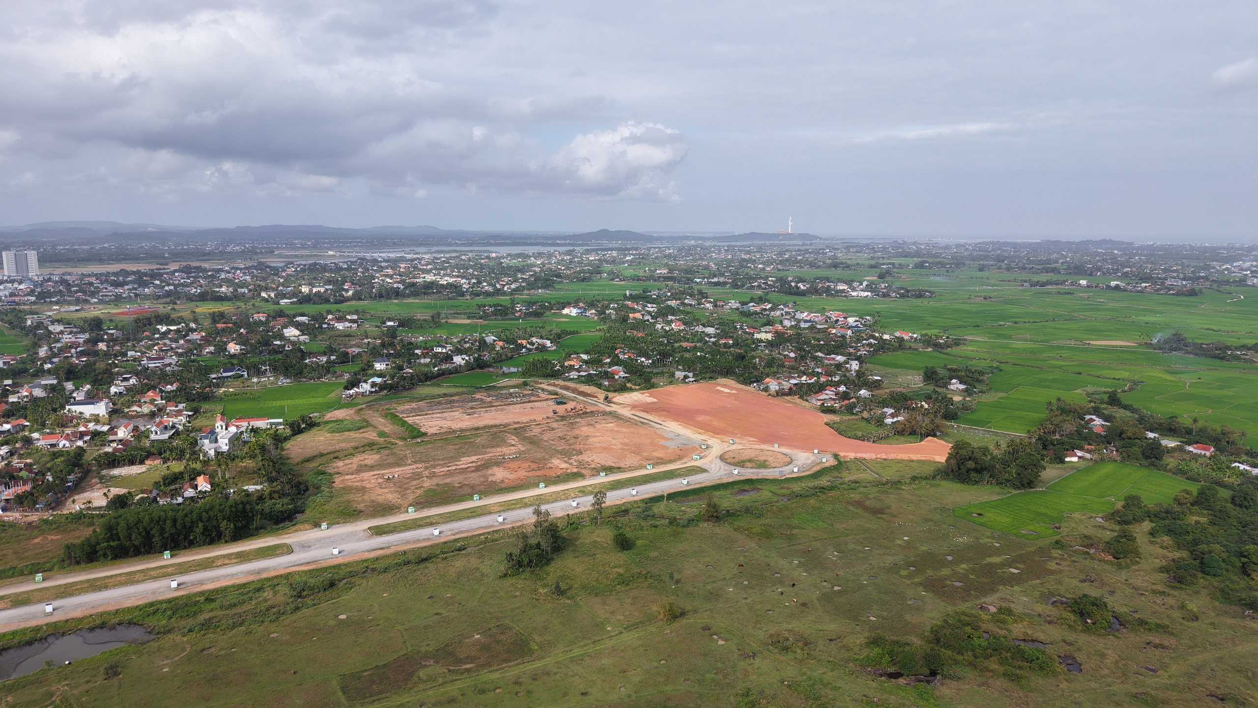 Quảng Ngãi: Người có nhà cách nơi làm việc 30 km được mua nhà ở xã hội- Ảnh 2. Quảng Ngãi: Người có nhà cách nơi làm việc 30 km được mua nhà ở xã hội- Ảnh 2.