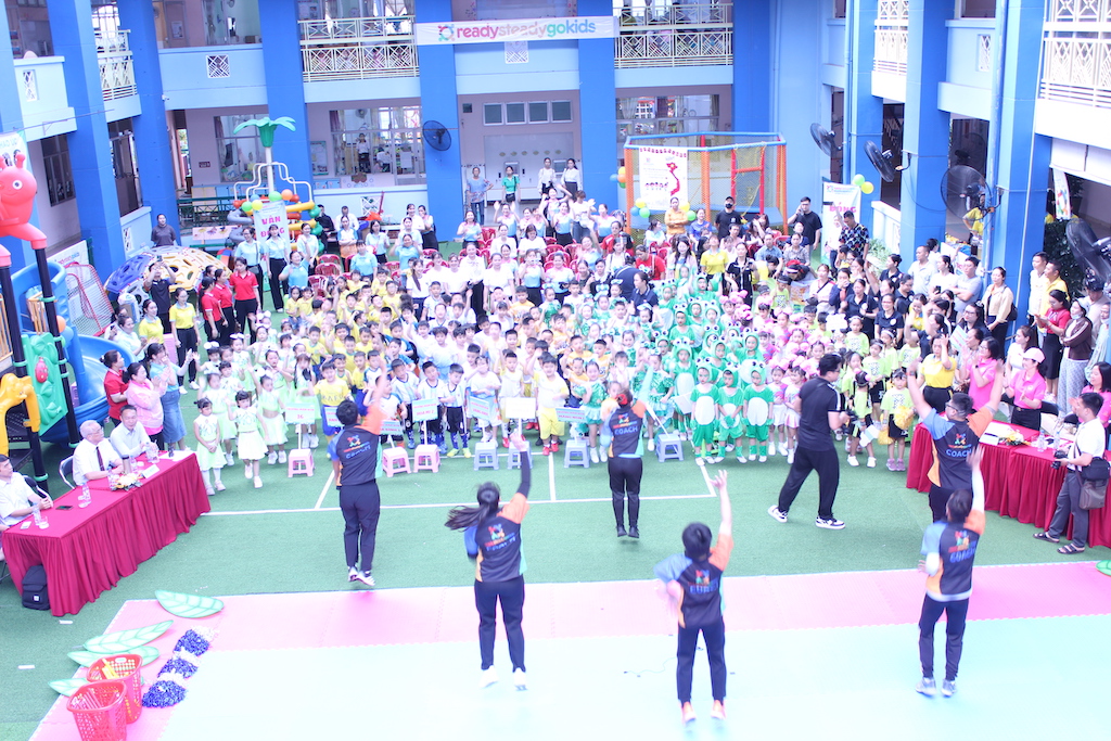 Vui như xem trẻ mầm non thi đấu thể thao - Ảnh 1.