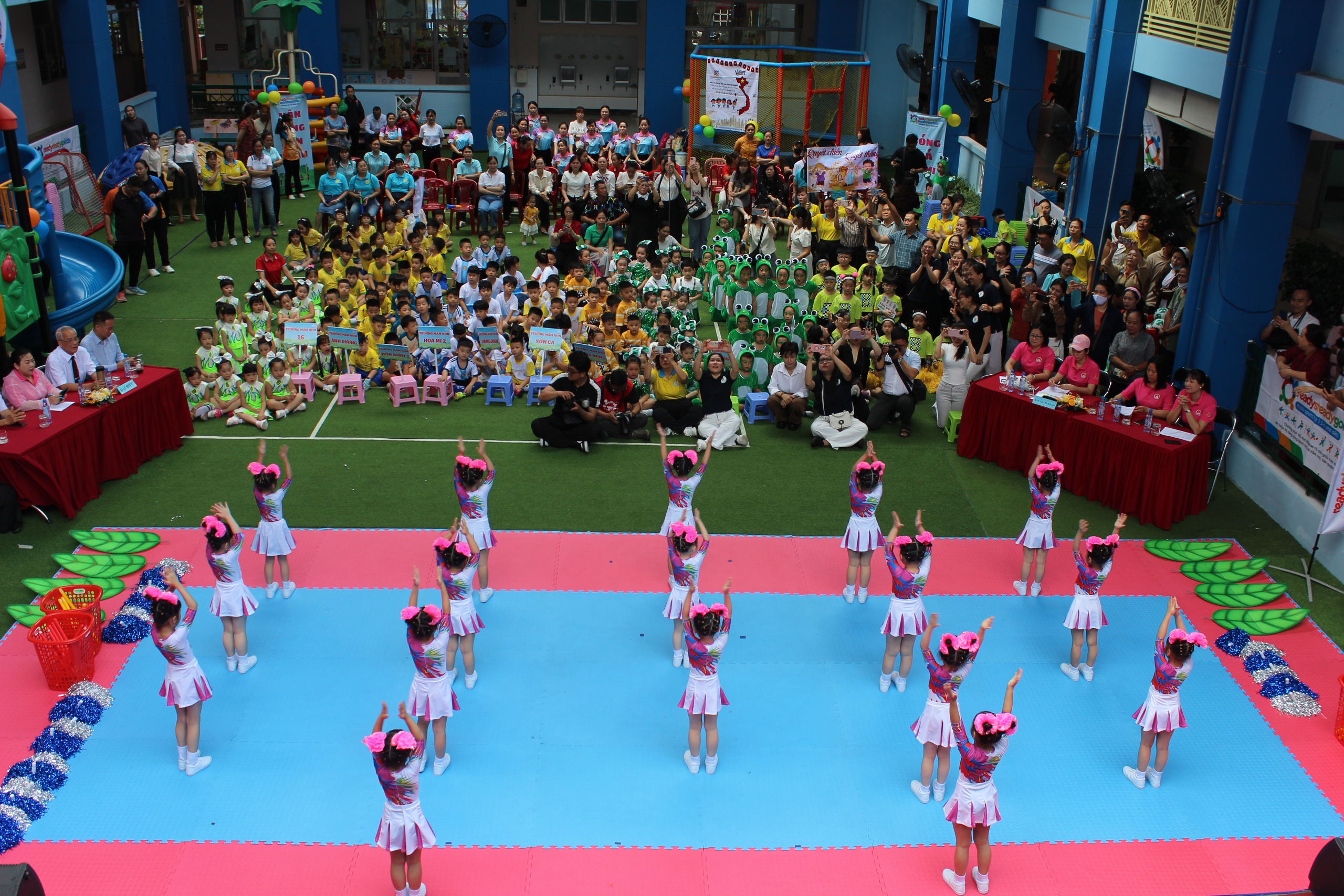 Vui như xem trẻ mầm non thi đấu thể thao - Ảnh 3.