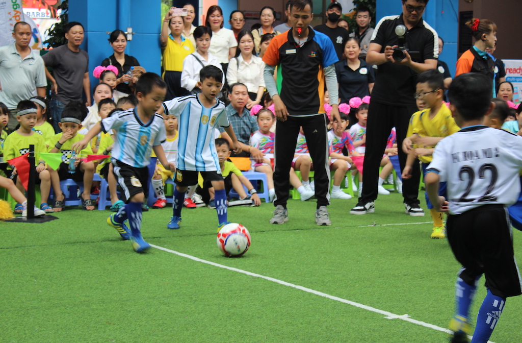 Vui như xem trẻ mầm non thi đấu thể thao - Ảnh 8.