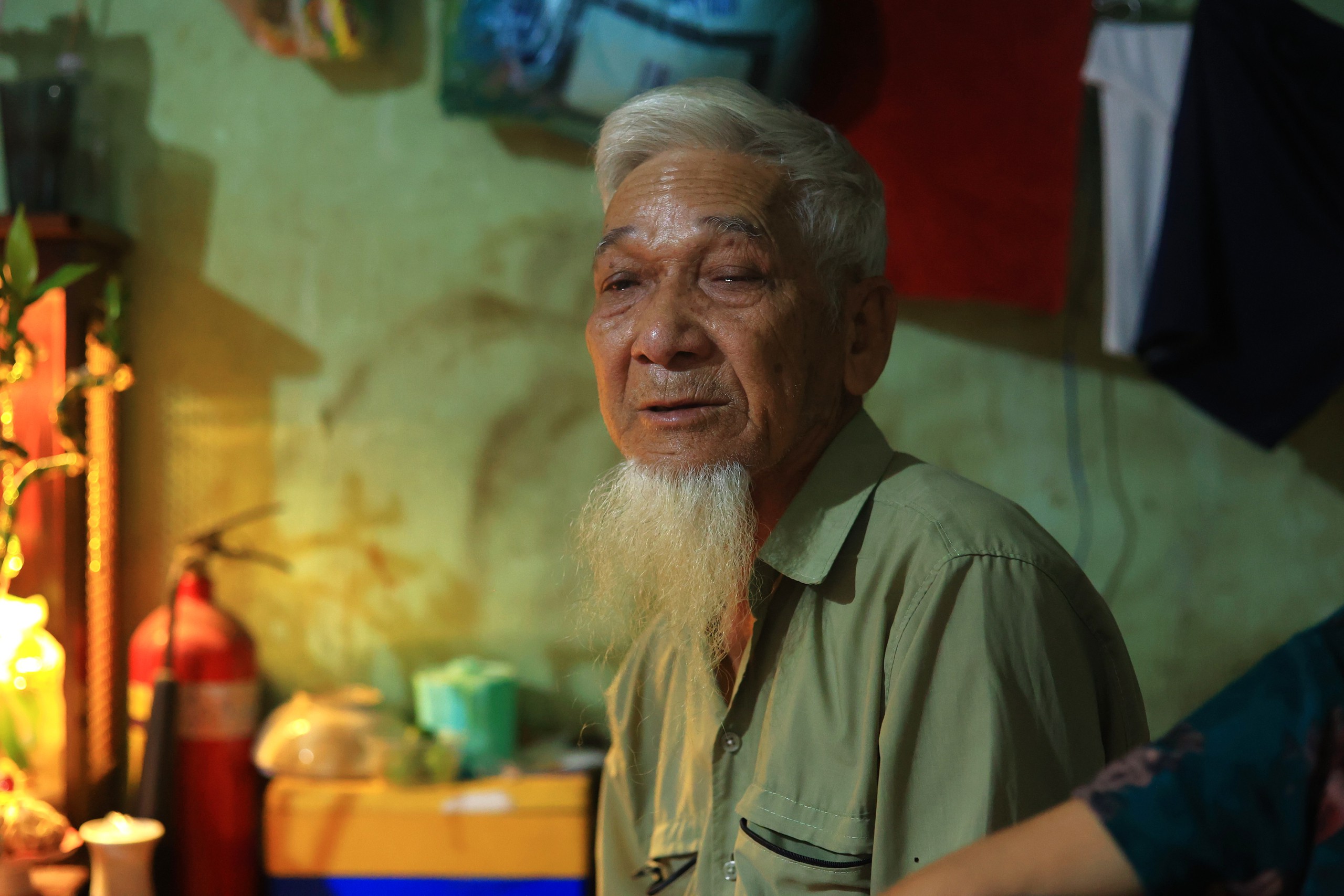 'Xóm vé số xứ Nẫu' ở TP.HCM: Nhận gần 100 triệu đồng, nhiều người bật khóc- Ảnh 6.