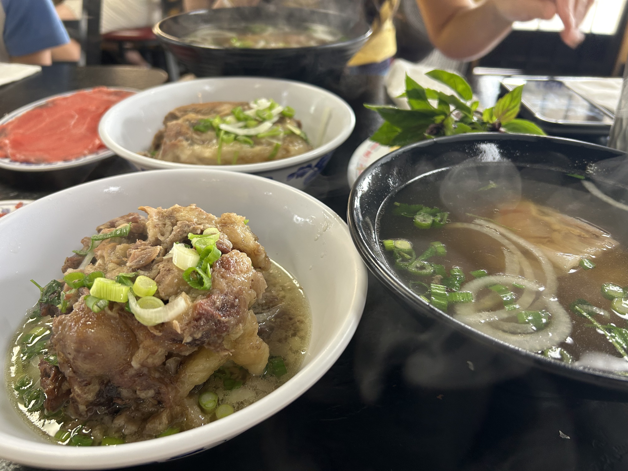 'Ăn phở th&igrave; chỉ c&oacute; Phở 79': Gia đ&igrave;nh gần nửa thế kỷ giữ hồn Việt ởMỹ - Ảnh 1.