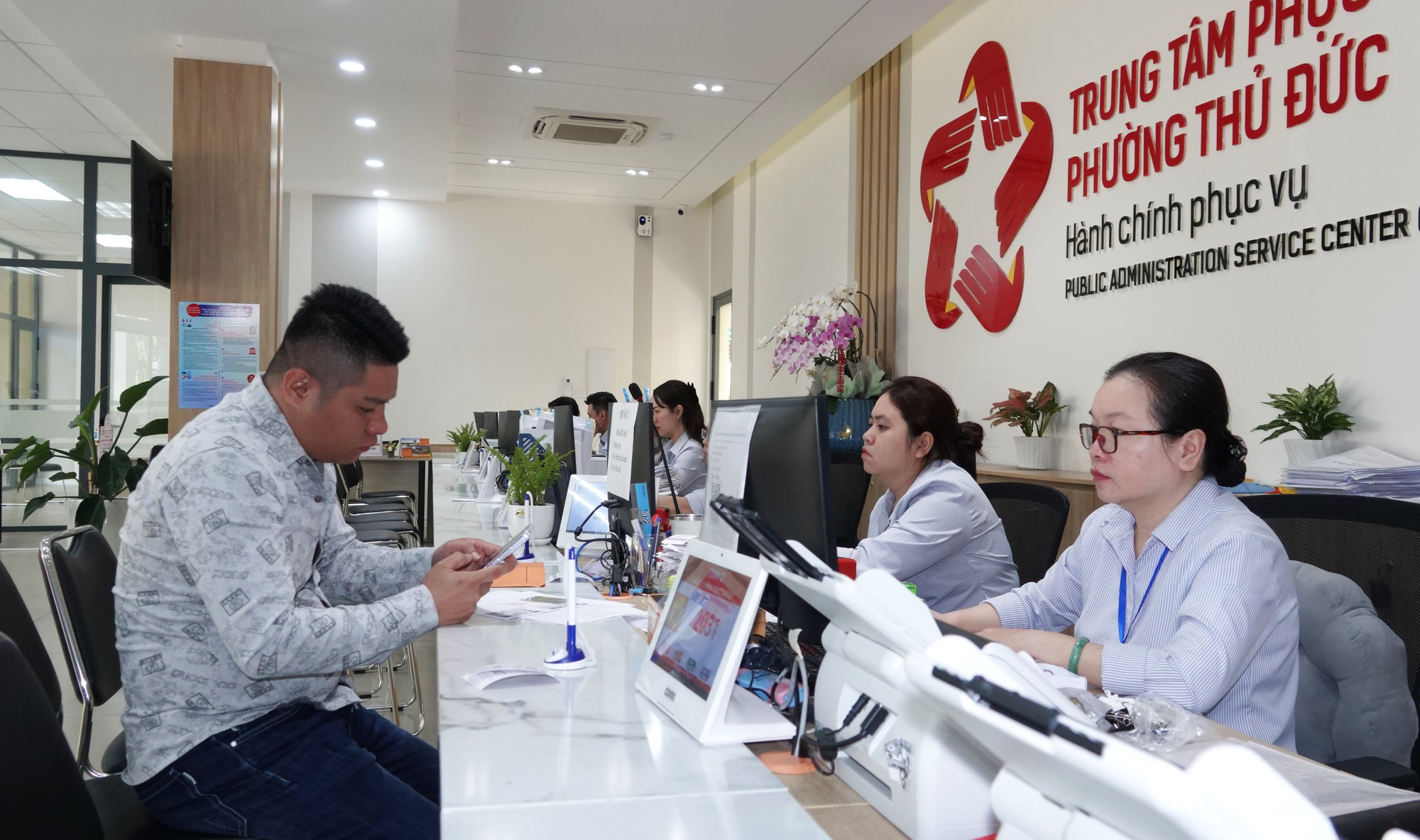 Thành ủy TP.HCM yêu cầu cắt giảm 30 - 50% chi phí in ấn, giấy tờ- Ảnh 1.