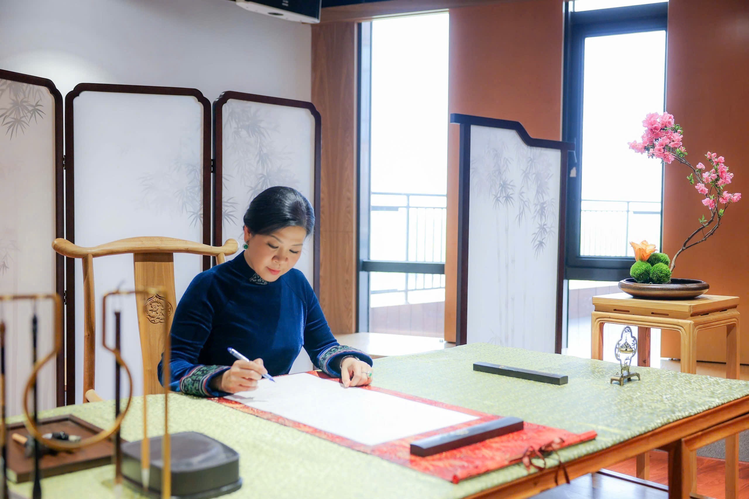 Phu nh&acirc;n Ng&ocirc; Phương Ly thăm Trung t&acirc;m Tống Kh&aacute;nh Linh tại Bắc Kinh 2026 - Ảnh 5.