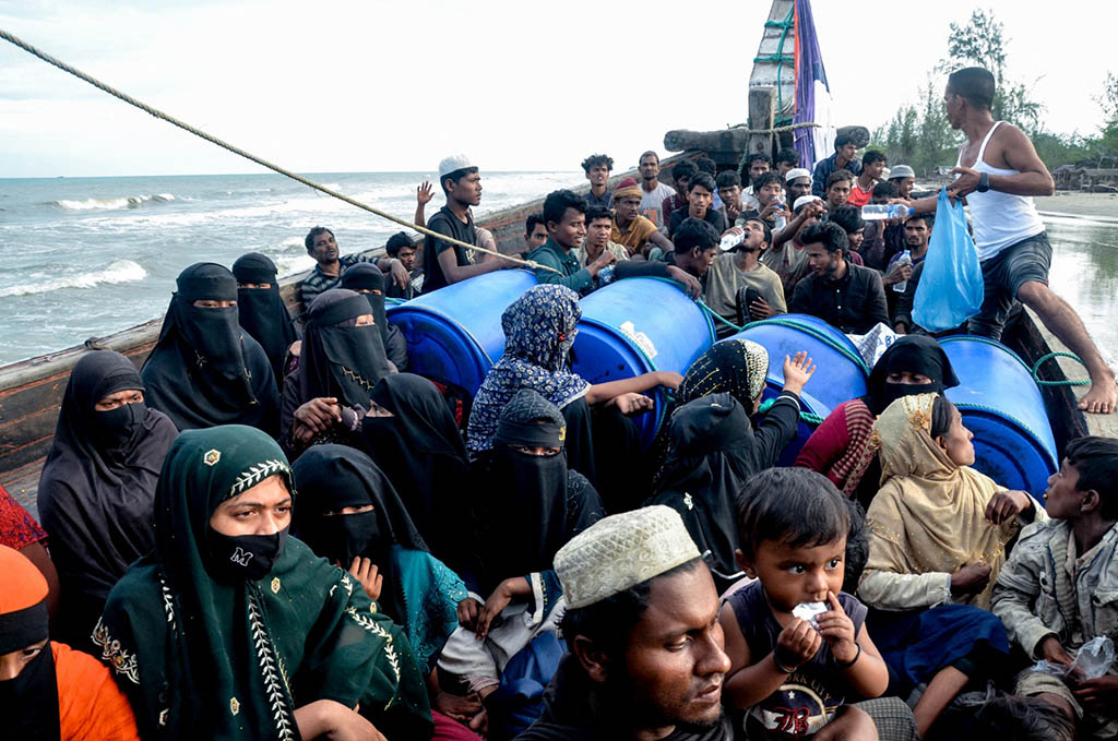 Thảm họa chực chờ quanh hải trình di cư của người Rohingya - Ảnh 1.