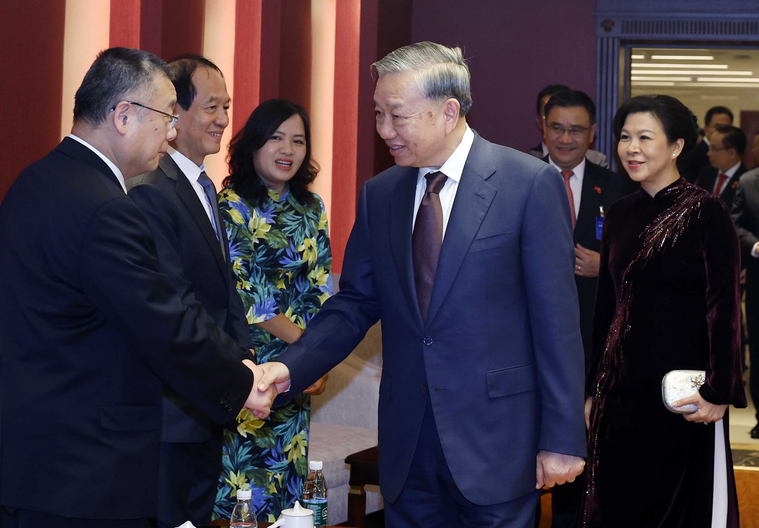Tổng Bí thư, Chủ tịch nước gặp mặt thân nhân tướng lĩnh, nhân sĩ hữu nghị Việt-Trung- Ảnh 1. Tổng Bí thư, Chủ tịch nước gặp mặt thân nhân tướng lĩnh, nhân sĩ hữu nghị Việt-Trung- Ảnh 1.