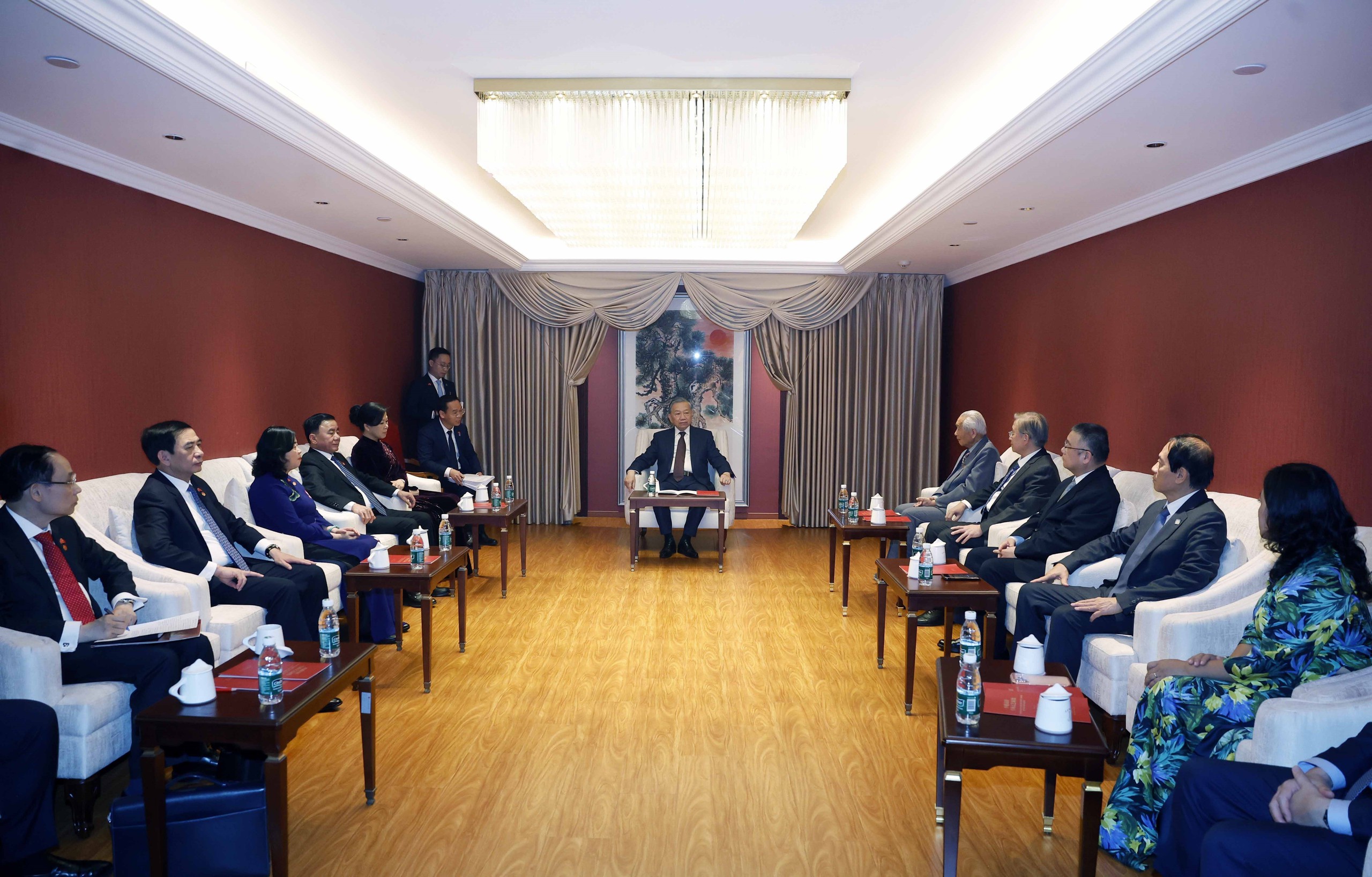 Tổng Bí thư, Chủ tịch nước gặp mặt thân nhân tướng lĩnh, nhân sĩ hữu nghị Việt-Trung- Ảnh 2. Tổng Bí thư, Chủ tịch nước gặp mặt thân nhân tướng lĩnh, nhân sĩ hữu nghị Việt-Trung- Ảnh 2.