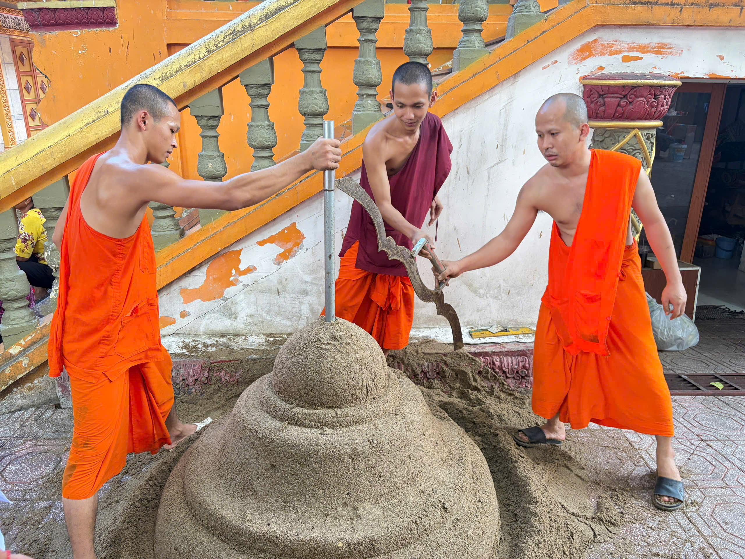 V&igrave; sao người Khmer ở TP.HCM x&acirc;y n&uacute;i c&aacute;t dịp tết? &Yacute; nghĩa &iacute;t người biết - Ảnh 4.