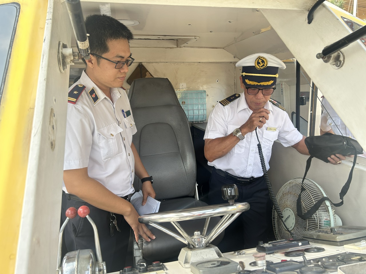 TP . HCM tăng cường kiểm tra tàu chở khách trên sông Sài Gòn dịp lễ 2026 - Ảnh 6.