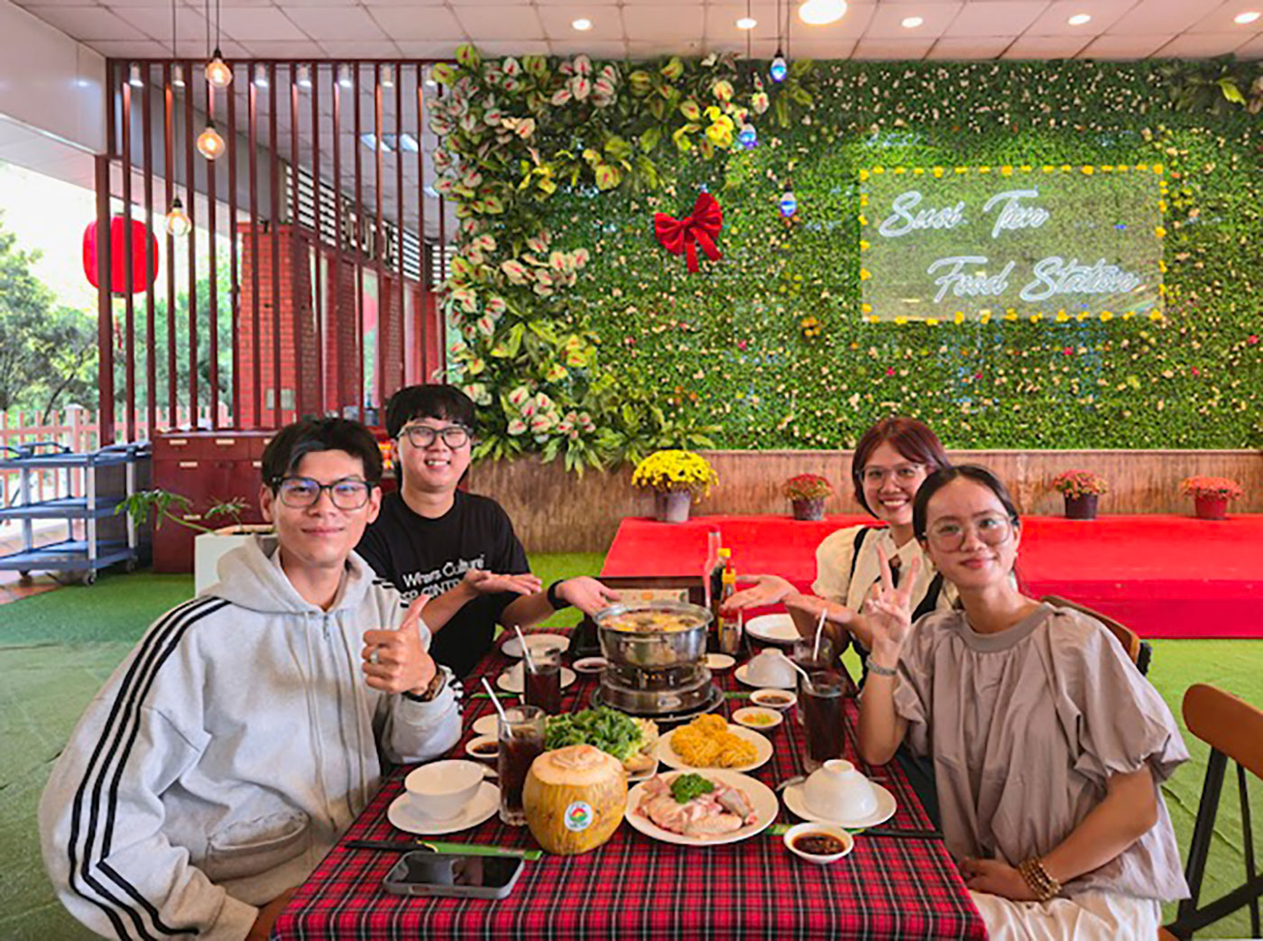 Suối Tiên hút khách dịp lễ với 1.000 vé miễn phí và 10.000 phần gạo lộc - Ảnh 5.