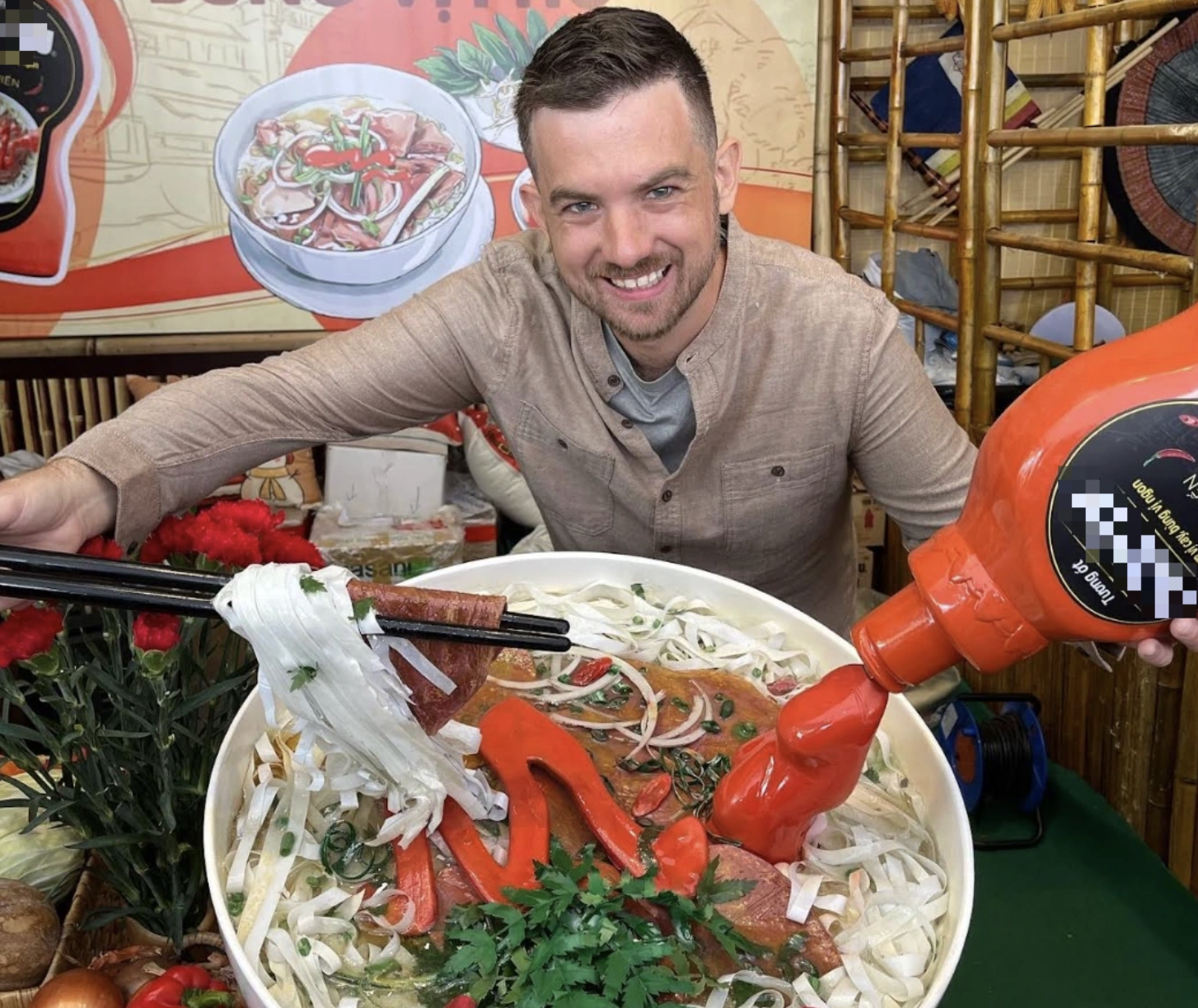 Những anh chàng Mỹ, Anh, Hà Lan... làm rể Việt: 'Ẩm thực giúp tôi thêm yêu TP.HCM!' - Ảnh 4.