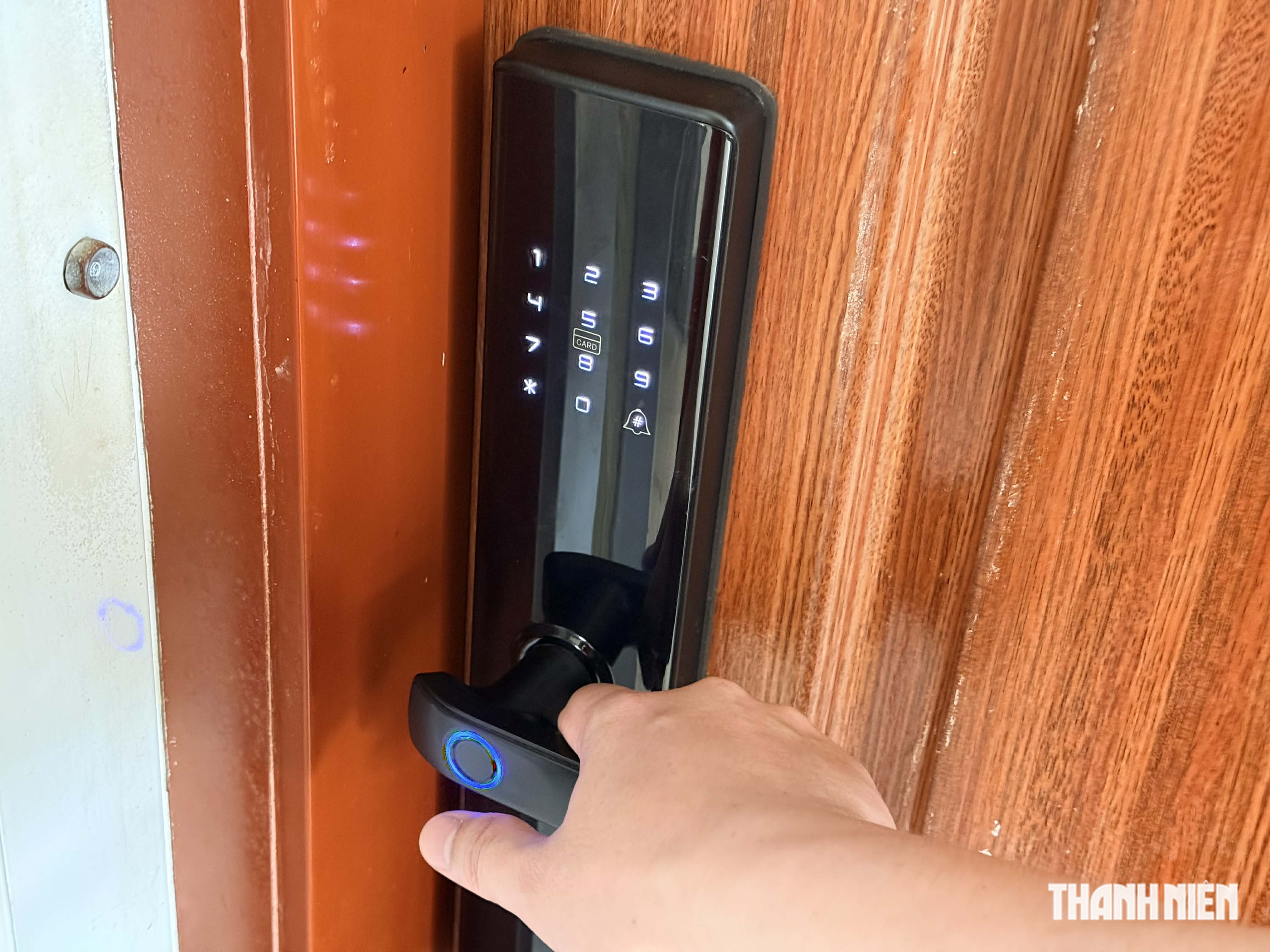 Có phải khóa thông minh chỉ mở được bằng vân tay? - Ảnh 1.