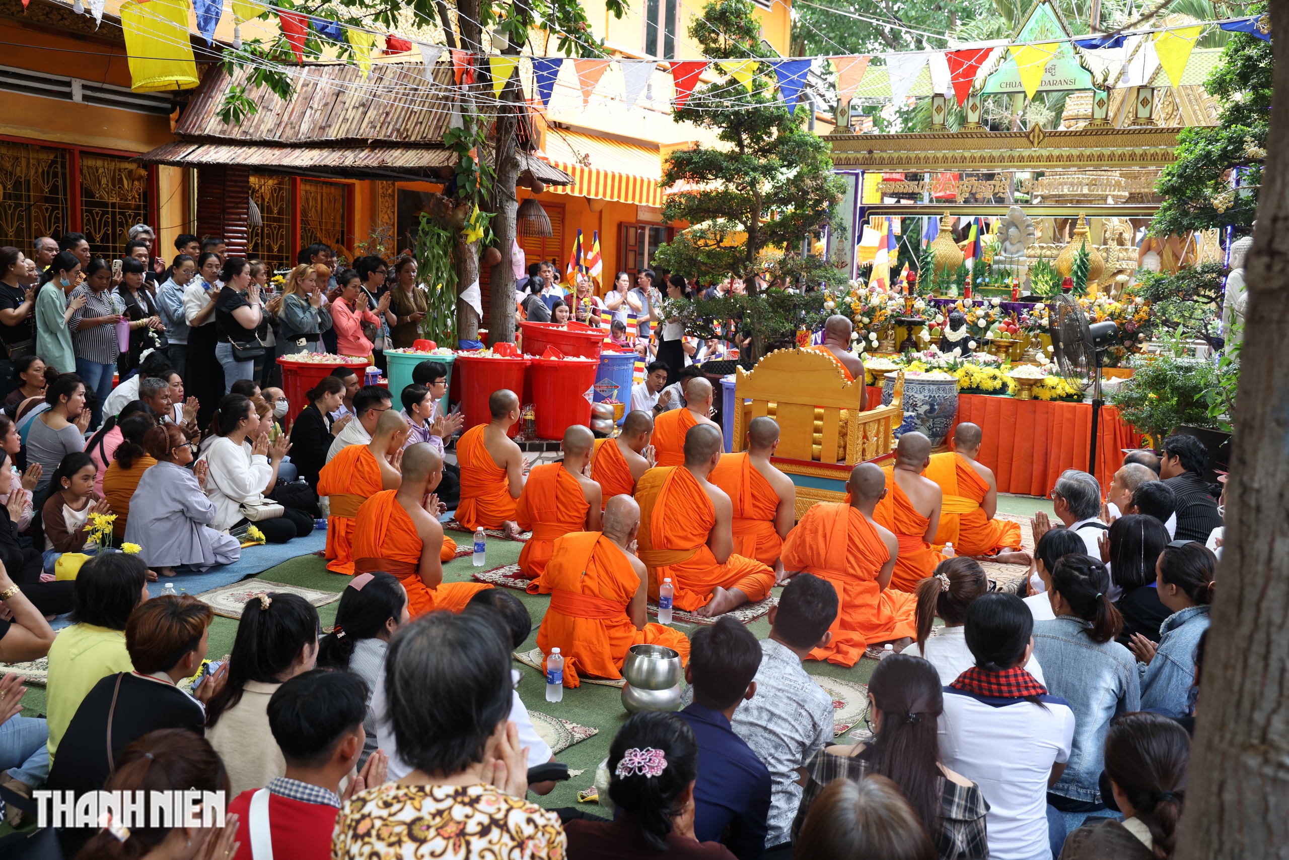 Biển người chen kín chùa Candaransi dự lễ tắm Phật Tết Chôl Chnăm Thmây - Ảnh 11.
