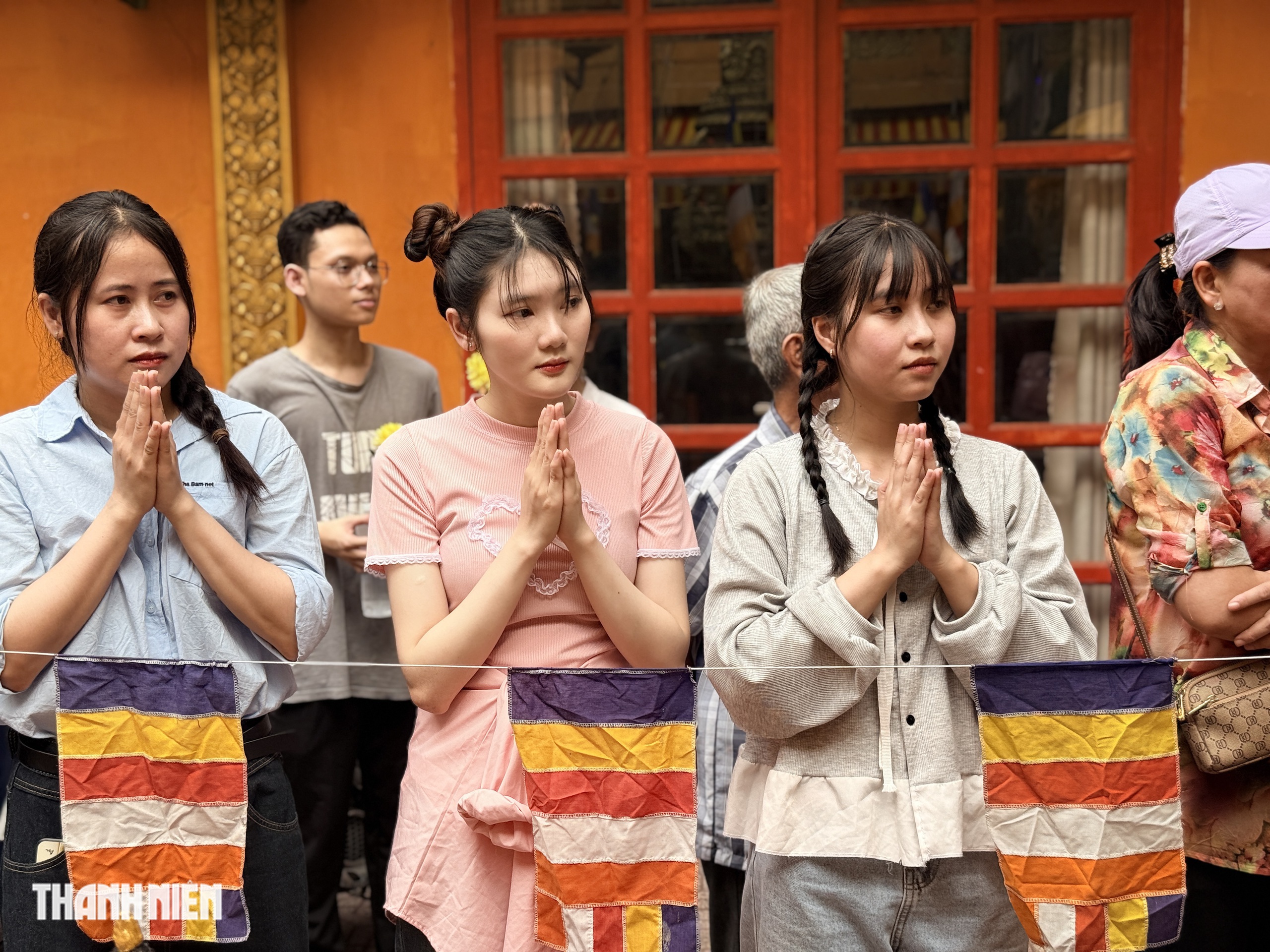 Biển người chen kín chùa Candaransi dự lễ tắm Phật Tết Chôl Chnăm Thmây - Ảnh 13.