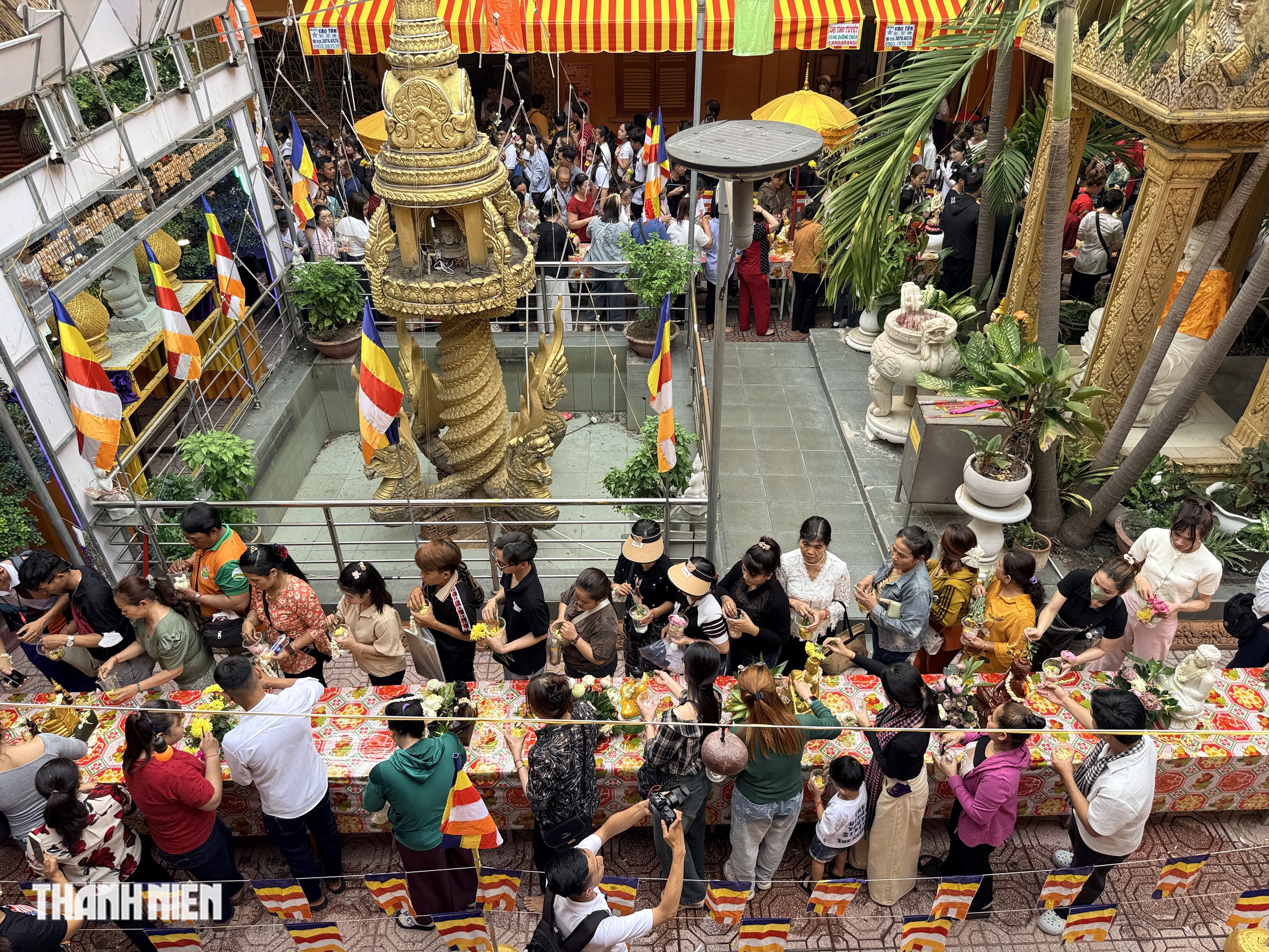 Biển người chen kín chùa Candaransi dự lễ tắm Phật Tết Chôl Chnăm Thmây - Ảnh 7.