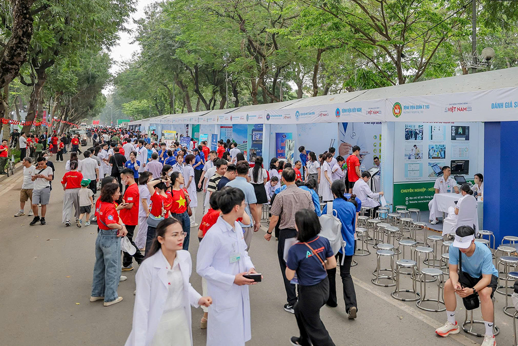 AstraZeneca Việt Nam đồng hành cùng ngày Sức khỏe toàn dân 2026  - Ảnh 1.