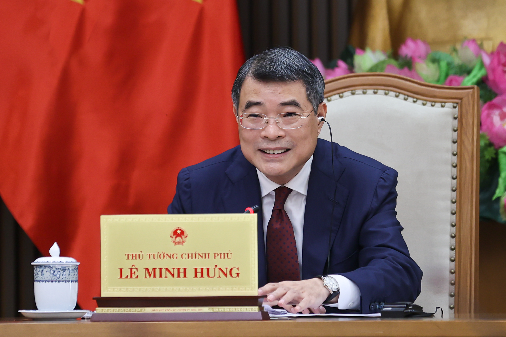 Thủ tướng Lê Minh Hưng điện đàm với Thủ tướng Singapore Lawrence Wong - Ảnh 1.