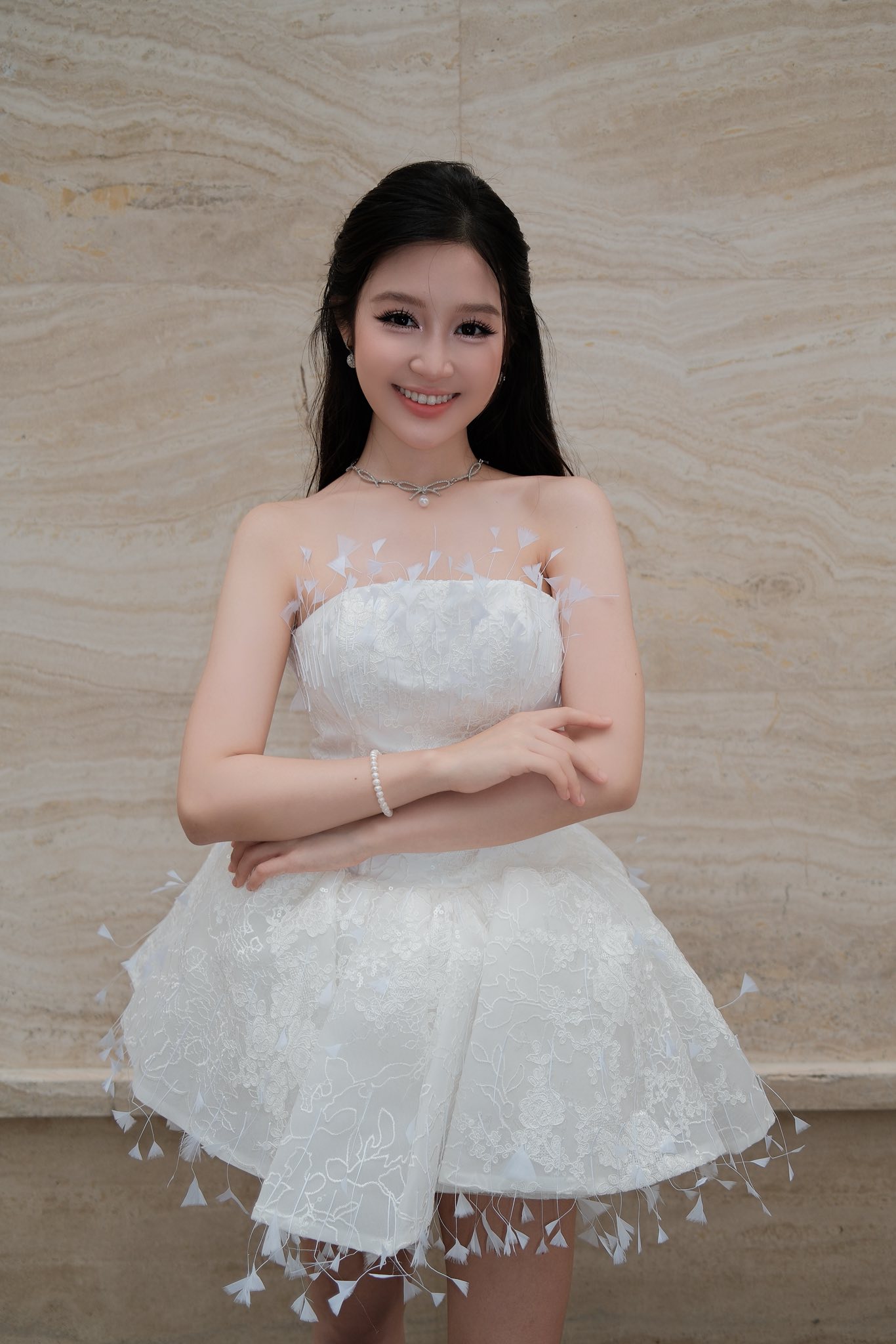 Nhan sắc 'con g&aacute;i m&agrave;n ảnh của L&ecirc; Phương' g&acirc;y sốt - Ảnh 4.