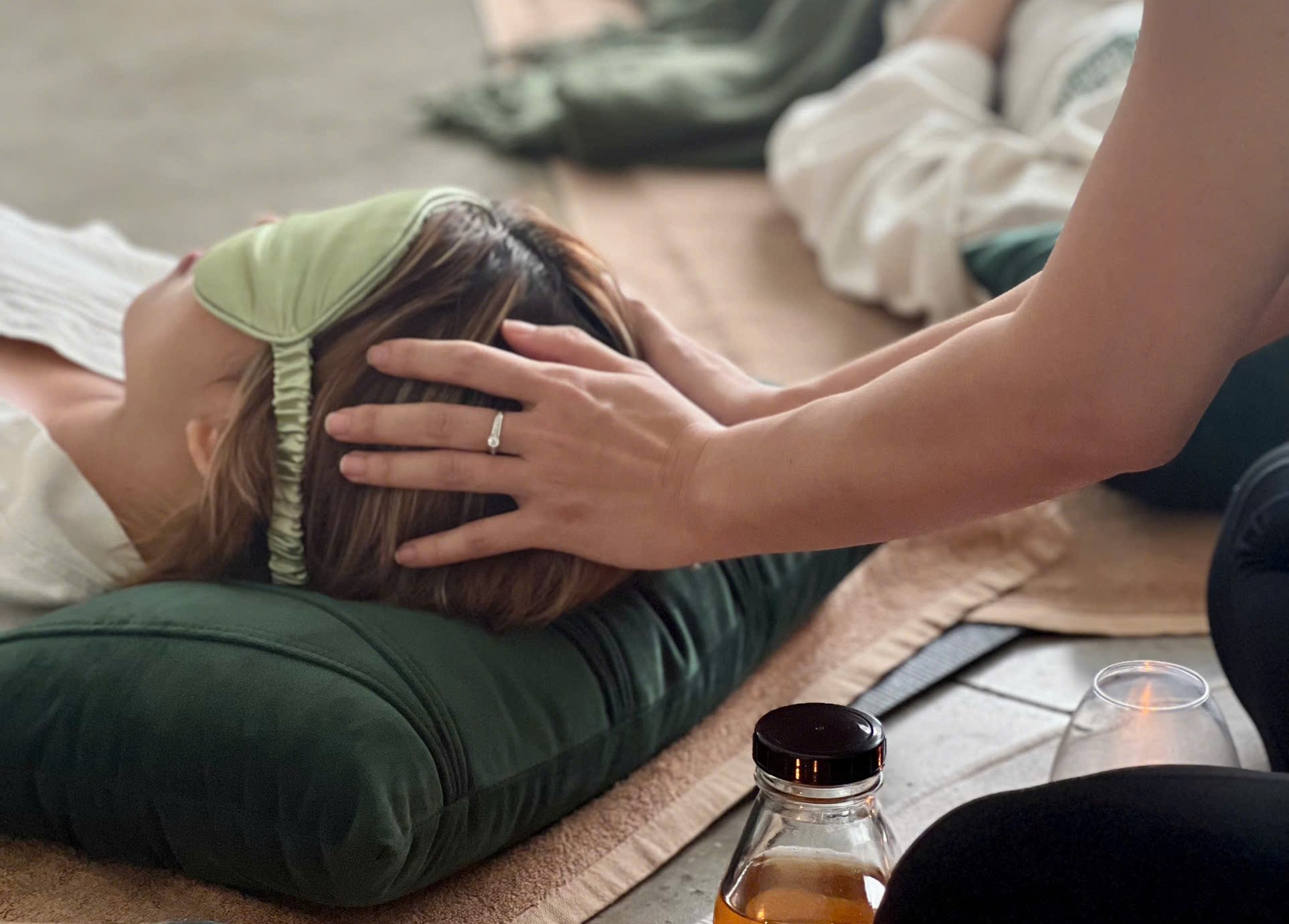 Giới trẻ đối diện &aacute;p lực c&ocirc;ng việc v&agrave; t&igrave;m c&aacute;ch hồi phục sức khỏe hiệu quả - Ảnh 1.