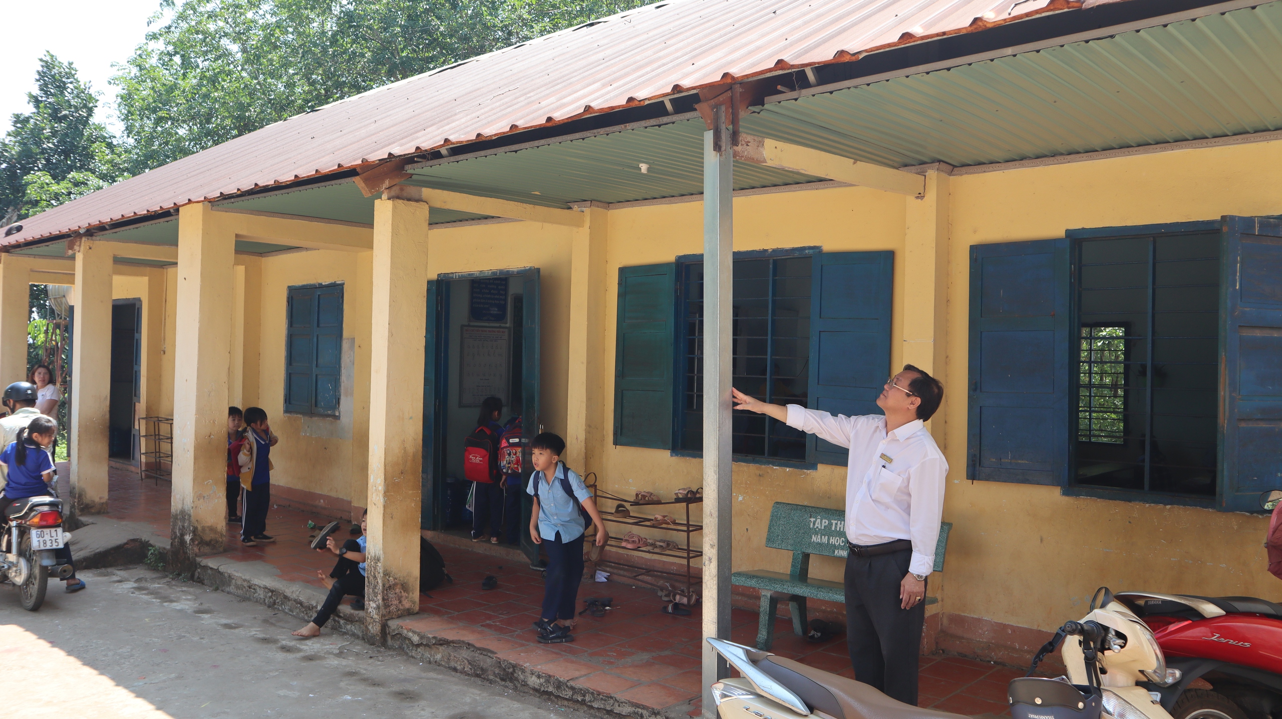 Nhà trường 'kêu cứu' vì lớp học xuống cấp trong vùng quy hoạch bô xít - Ảnh 10.