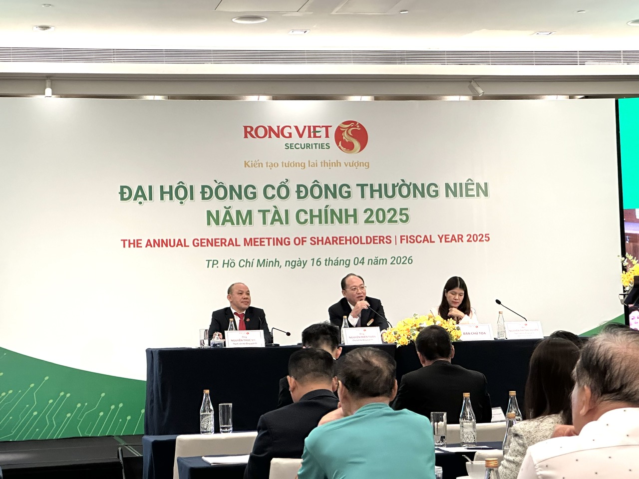 Rồng Việt tăng vốn điều lệ qua chia cổ tức, tìm kiếm nhà đầu tư chiến lược- Ảnh 1.