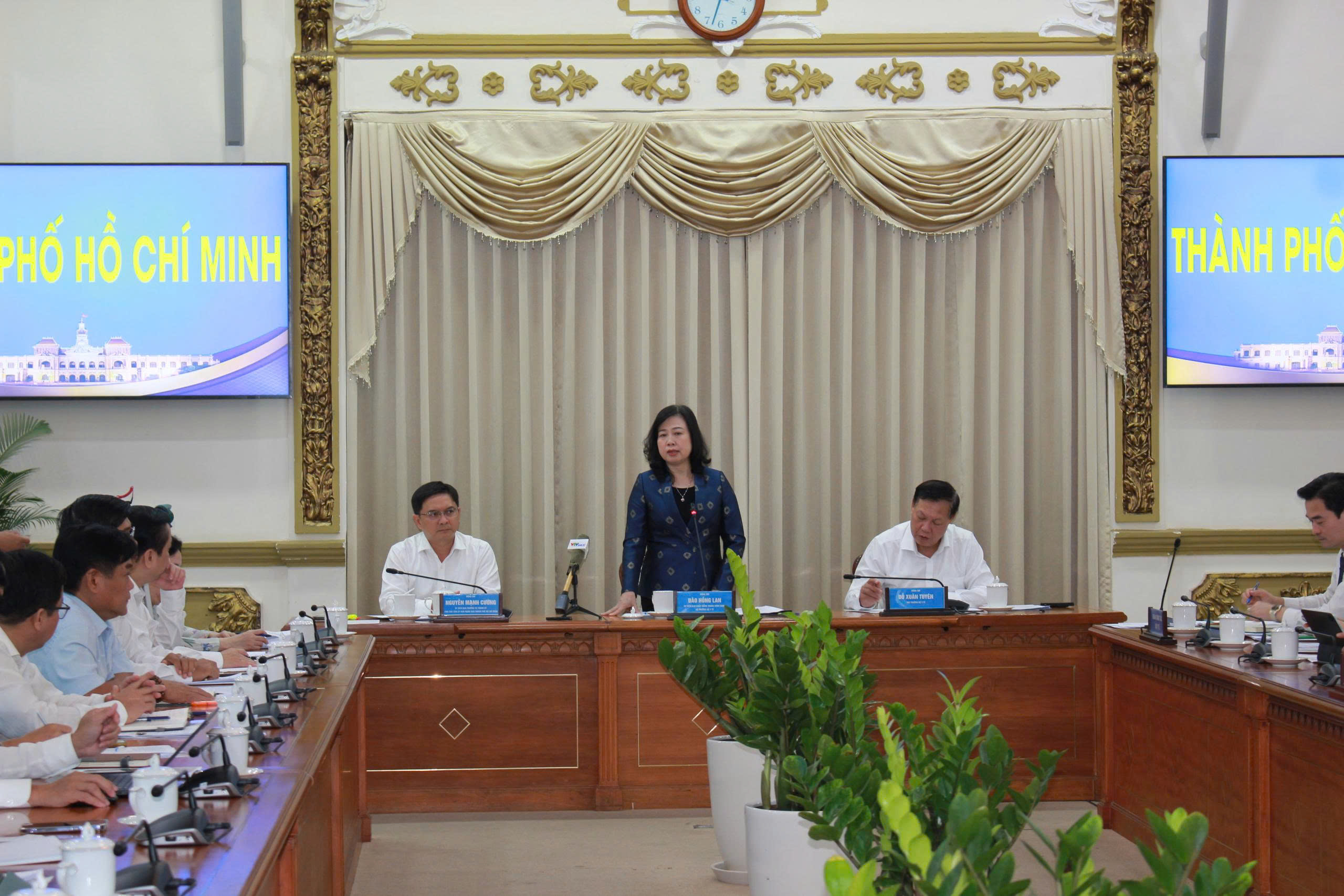 Bộ trưởng Y tế đánh giá cao Sở An toàn thực phẩm TP.HCM: 'Phá đá, mở đường'- Ảnh 1. Bộ trưởng Y tế đánh giá cao Sở An toàn thực phẩm TP.HCM: 'Phá đá, mở đường'- Ảnh 1.