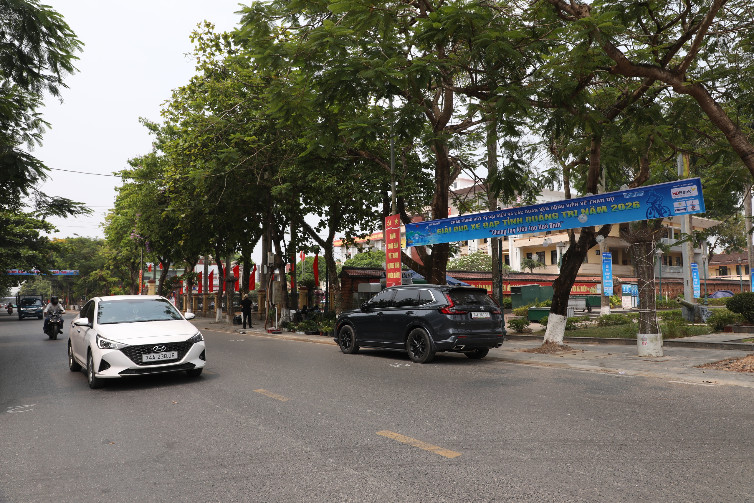 Th&agrave;nh cổ Quảng Trị 'kho&aacute;c &aacute;o mới', chờ Ng&agrave;y hội đạp xe V&igrave; h&ograve;a b&igrave;nh- Ảnh 8.