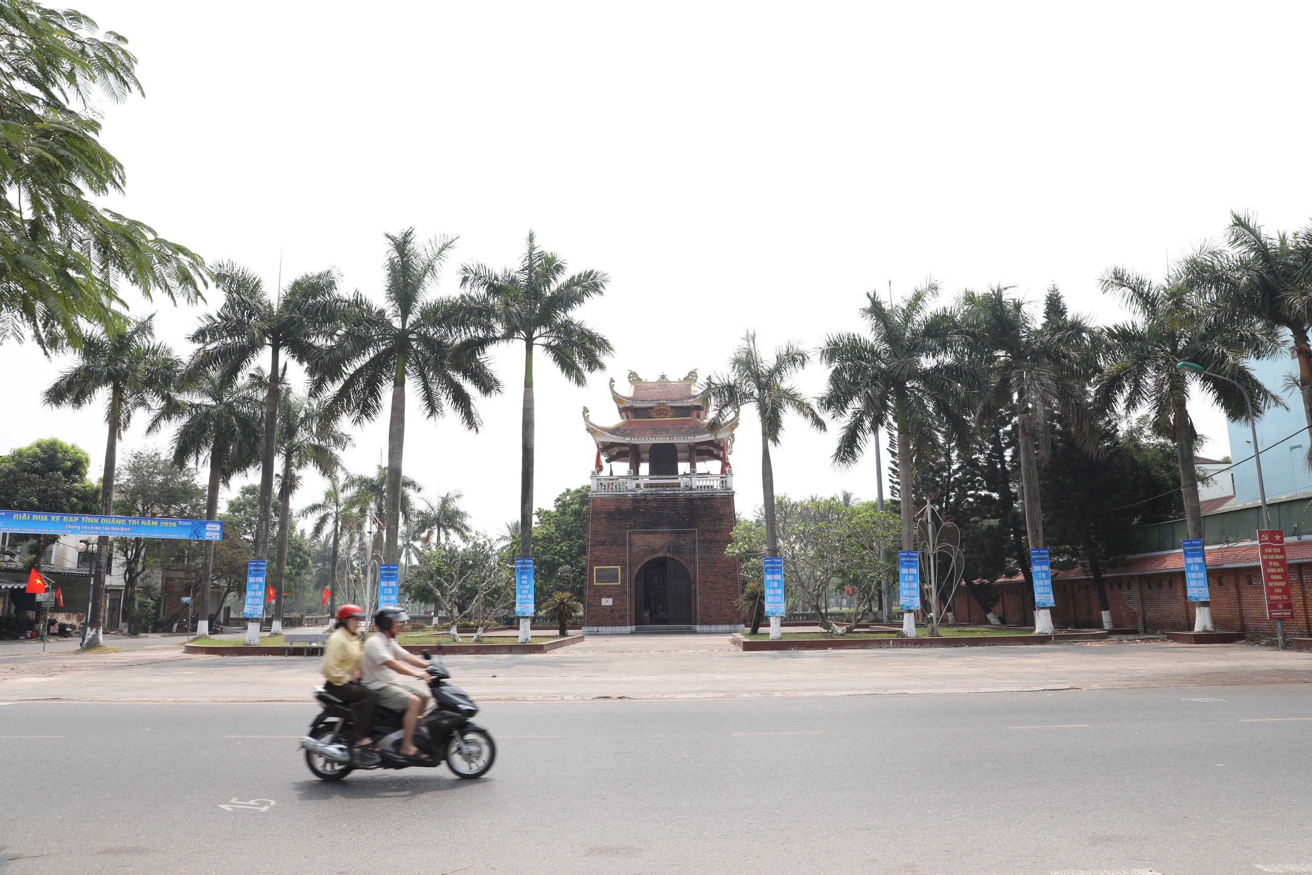 Th&agrave;nh cổ Quảng Trị 'kho&aacute;c &aacute;o mới', chờ Ng&agrave;y hội đạp xe V&igrave; h&ograve;a b&igrave;nh- Ảnh 2.