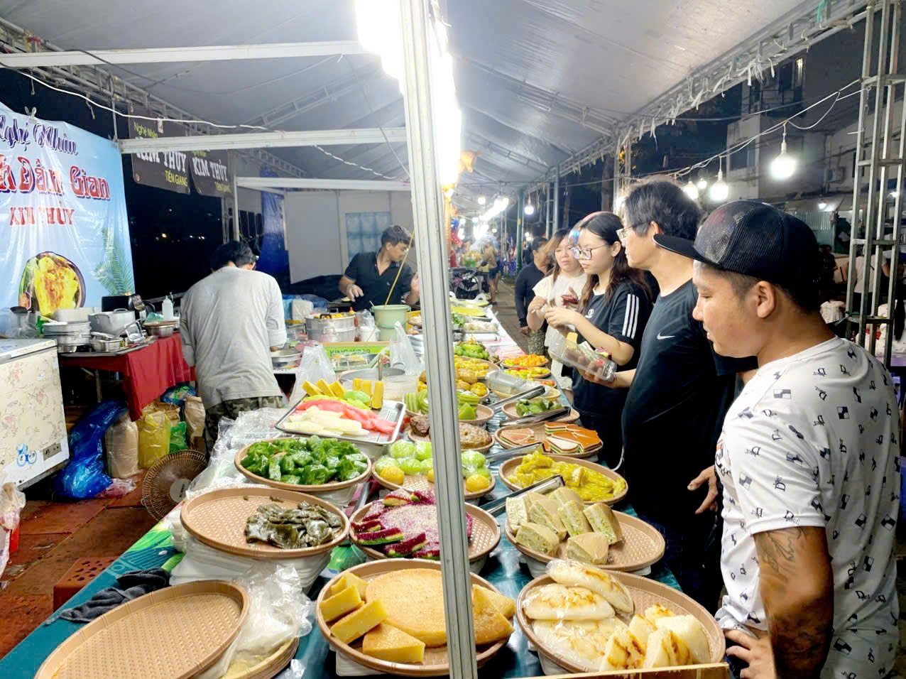 &lsquo;Thi&ecirc;n đường&rsquo; ăn uống v&agrave; mua sắm n&agrave;y đang thu h&uacute;t rất nhiều người - Ảnh 1.